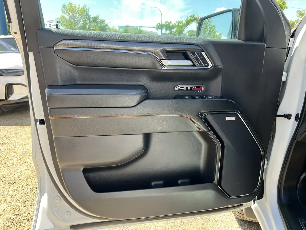 2024 GMC Sierra 1500 AT4 Crew Cab 147 | CarPlay | Heated Steering Wheel — photo 5