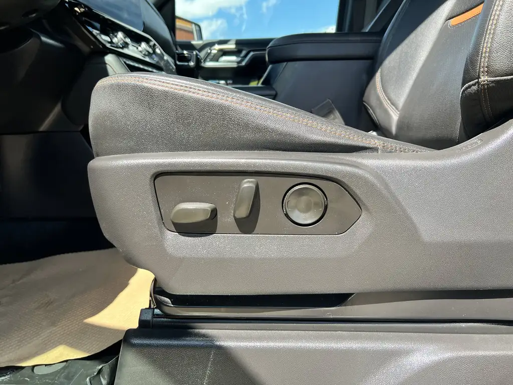 2024 GMC Sierra 1500 AT4 Crew Cab 147 | CarPlay | Heated Steering Wheel — photo 7