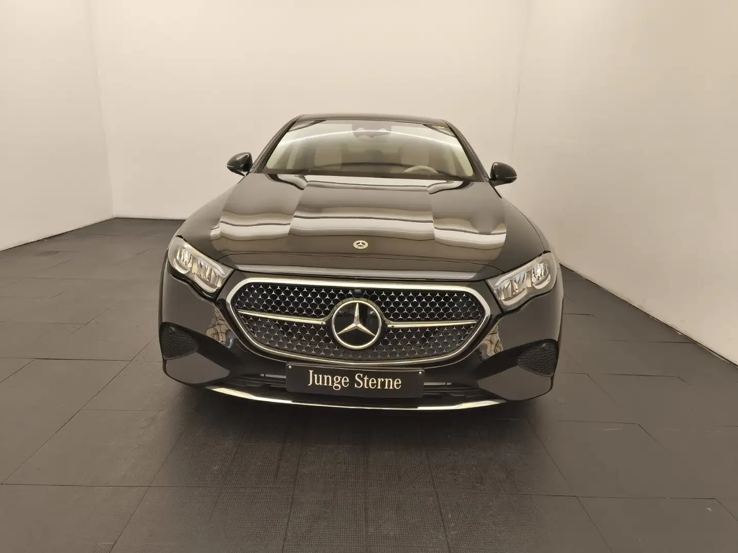 Mercedes-Benz E 200 E 200 Avantgarde Fahrassi Plus AHK RüCam Ambiente Schwarz - 2