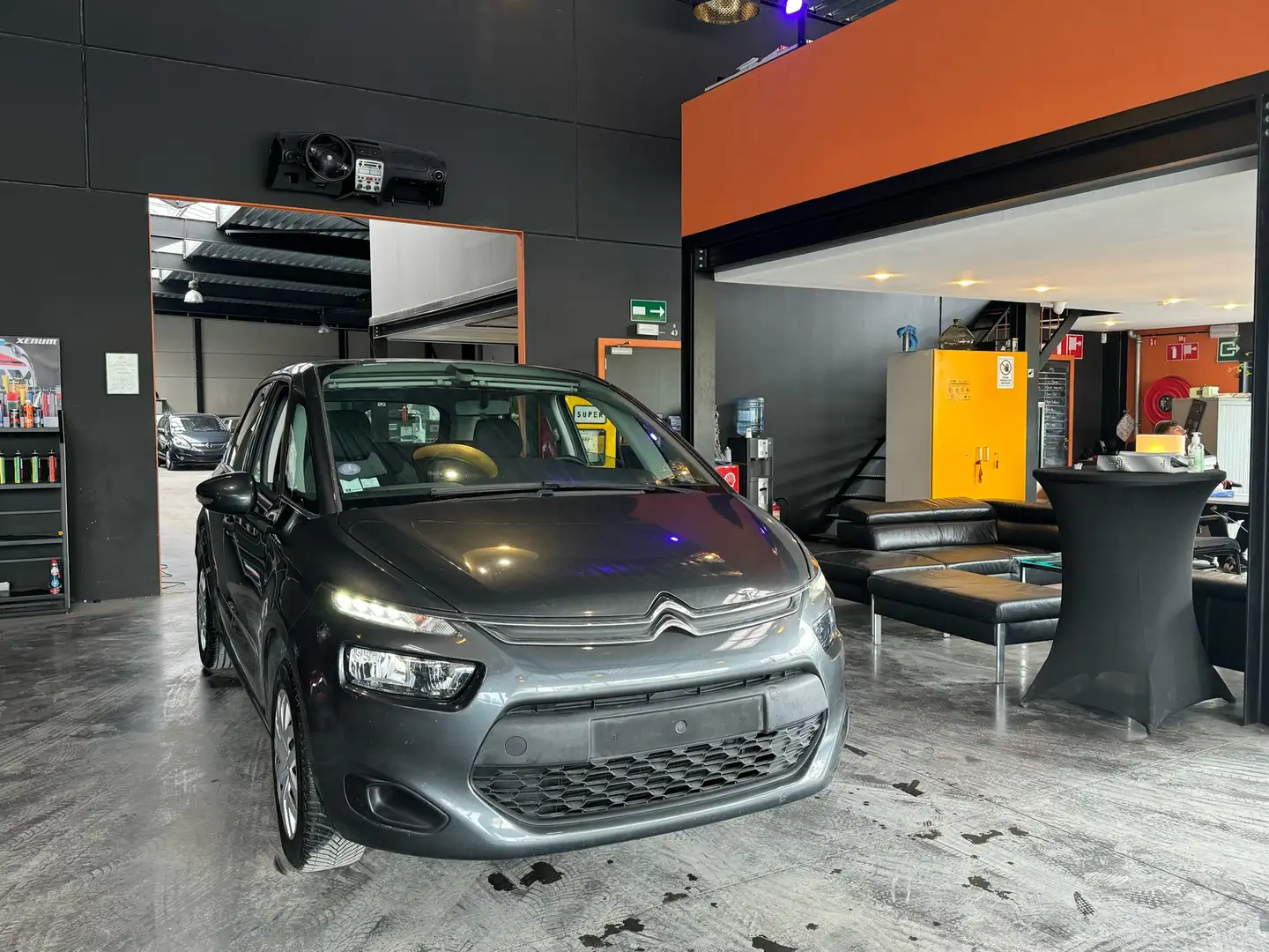 Citroen C4 Picasso 1.2 - A/C - MEDIA/TEL - LIM/REG - START&STOP Grijs - 1