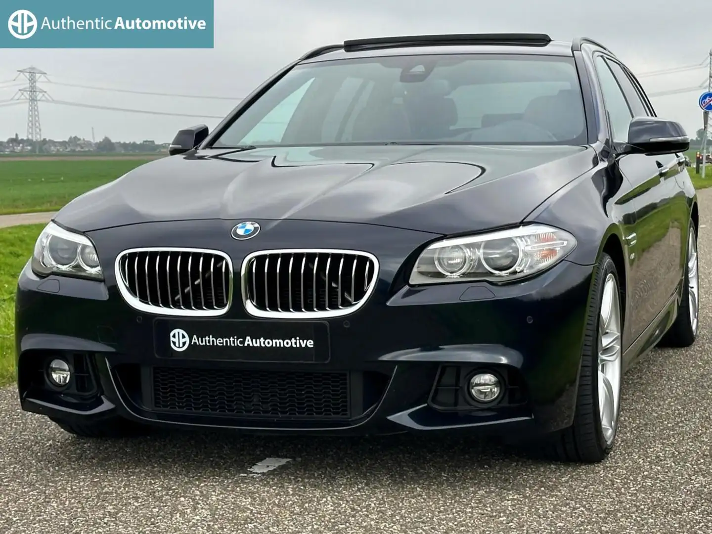 BMW 520 5-serie Touring 520d X-drive M Sport Edition Zwart - 2