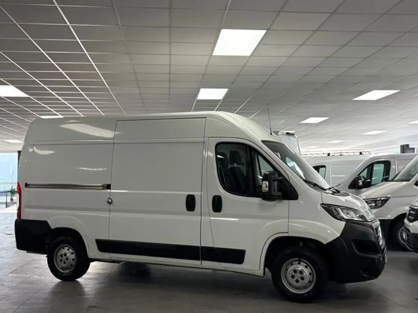 Peugeot Boxer 2.2 BlueHDi L2H2 Premium S&S Blanco - 2