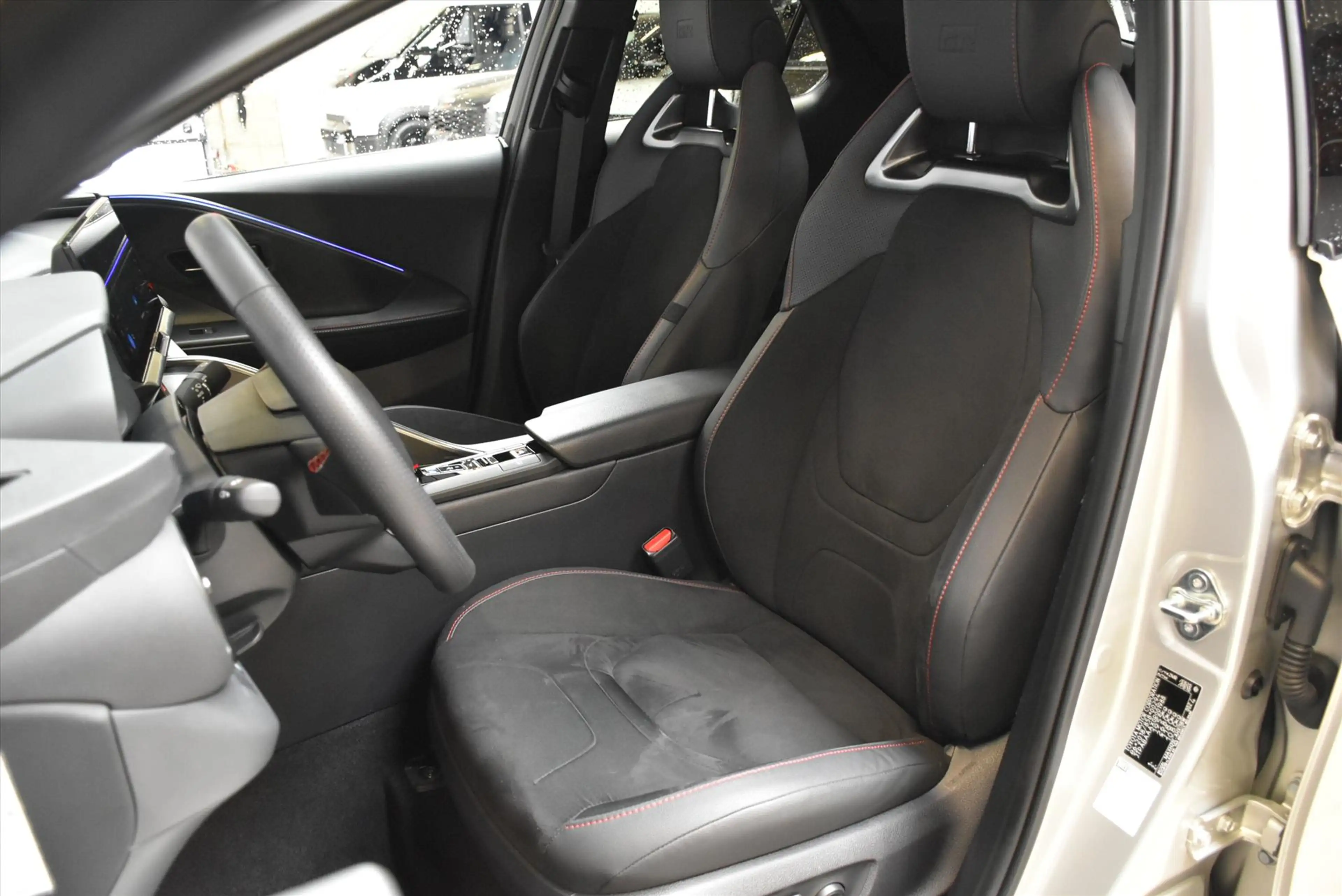 Toyota C-HR 2.0 High Power Hybrid 200 CVT GR Sport Premiére Ed — photo 10