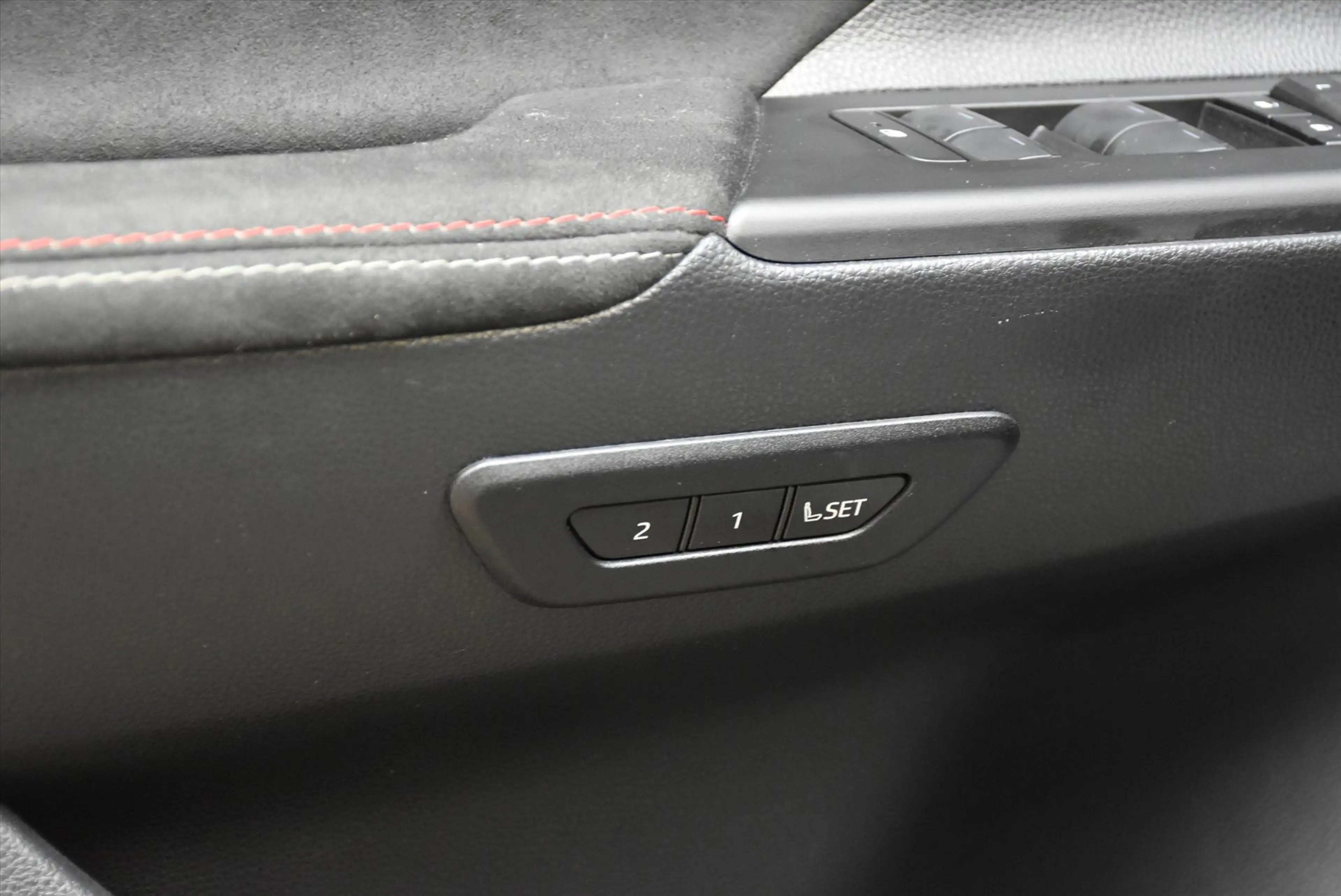 Toyota C-HR 2.0 High Power Hybrid 200 CVT GR Sport Premiére Ed — photo 14