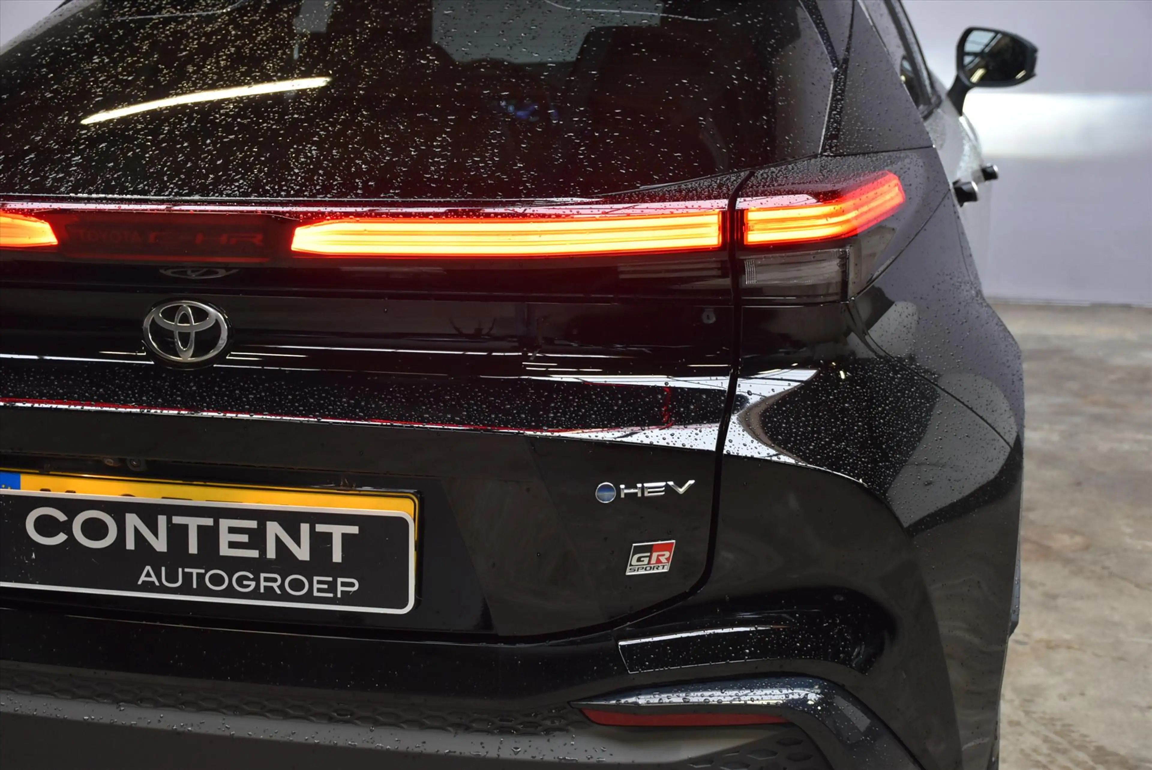 Toyota C-HR 2.0 High Power Hybrid 200 CVT GR Sport Premiére Ed — photo 28