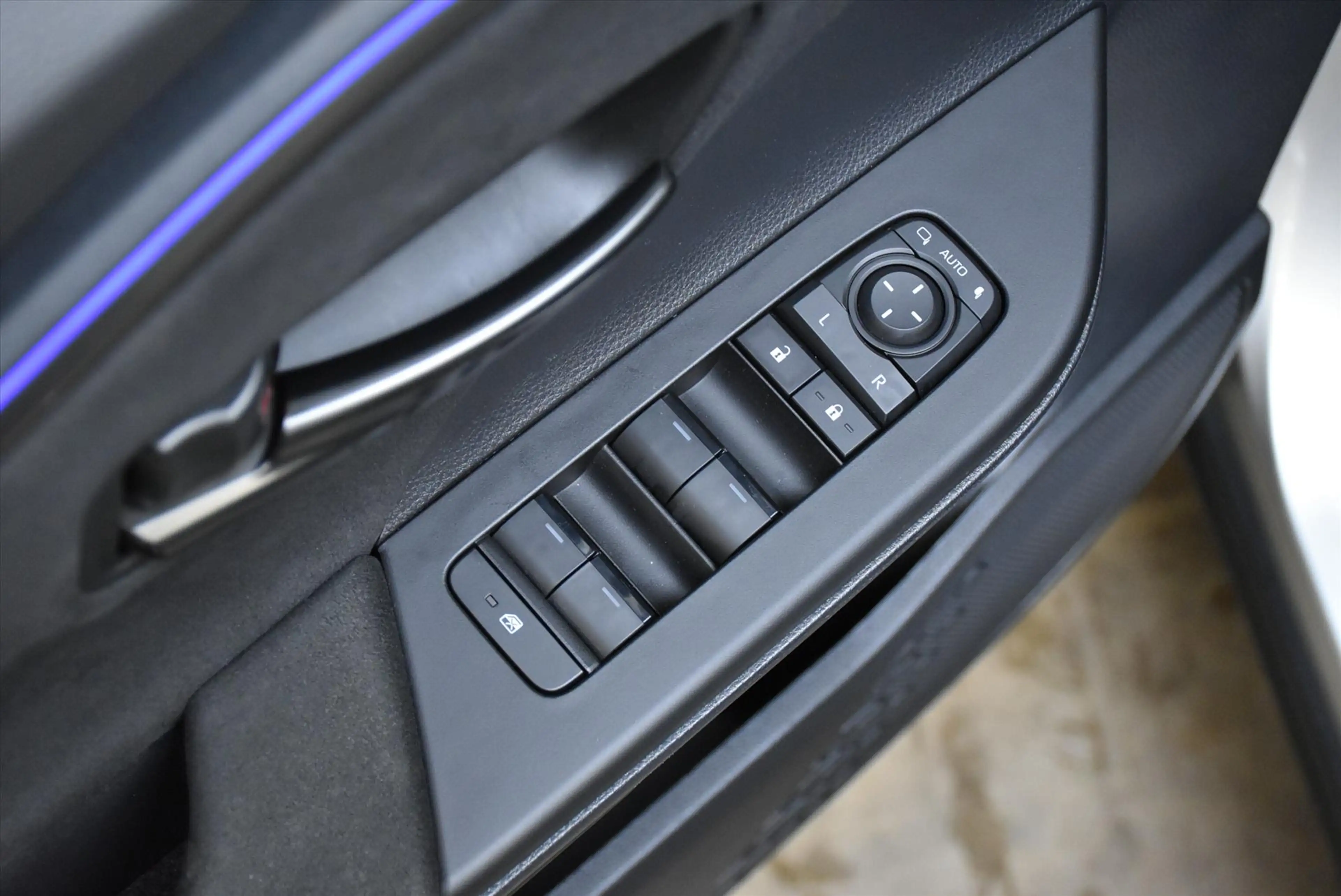 Toyota C-HR 2.0 High Power Hybrid 200 CVT GR Sport Premiére Ed — photo 13