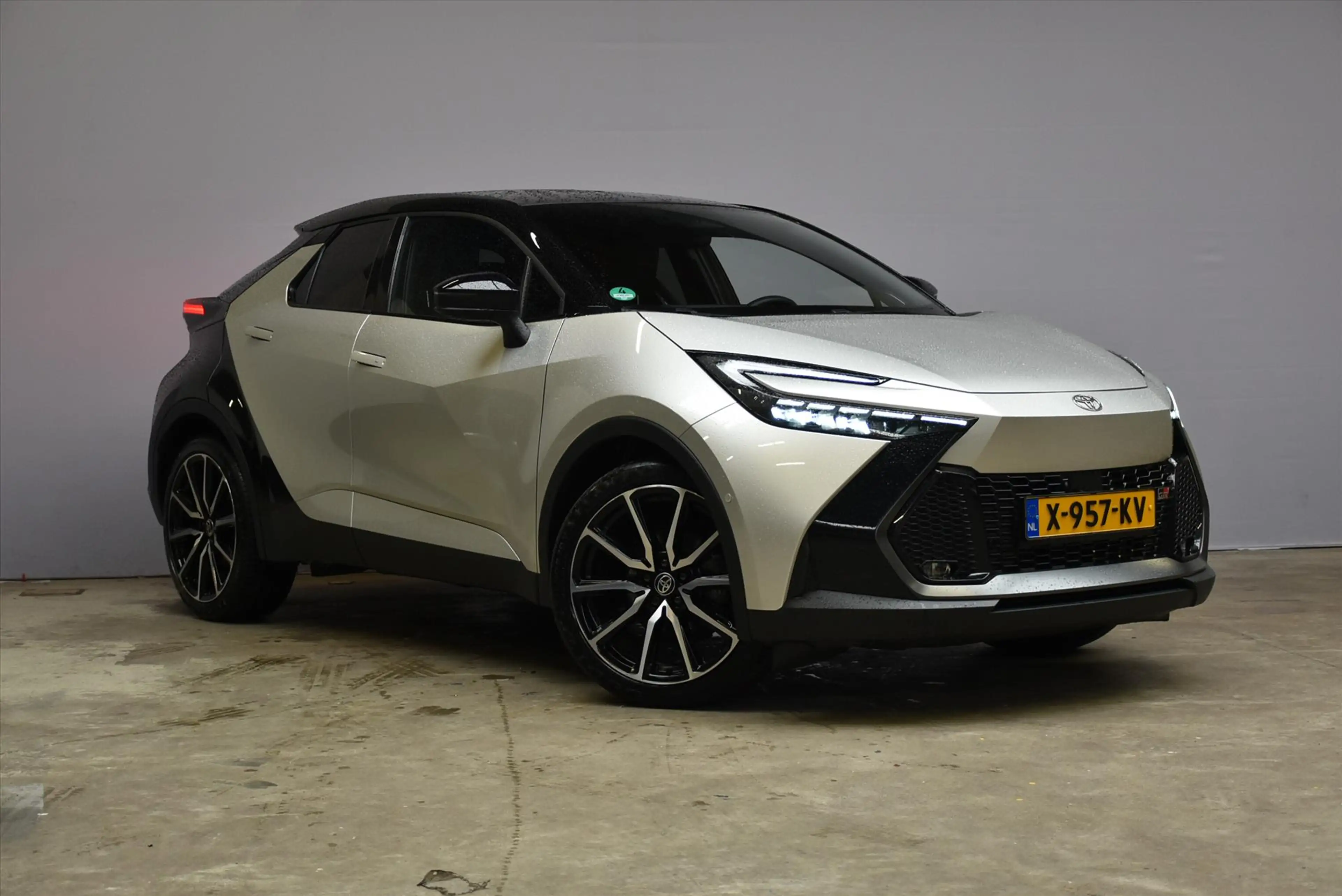 Toyota C-HR 2.0 High Power Hybrid 200 CVT GR Sport Premiére Ed — photo 3