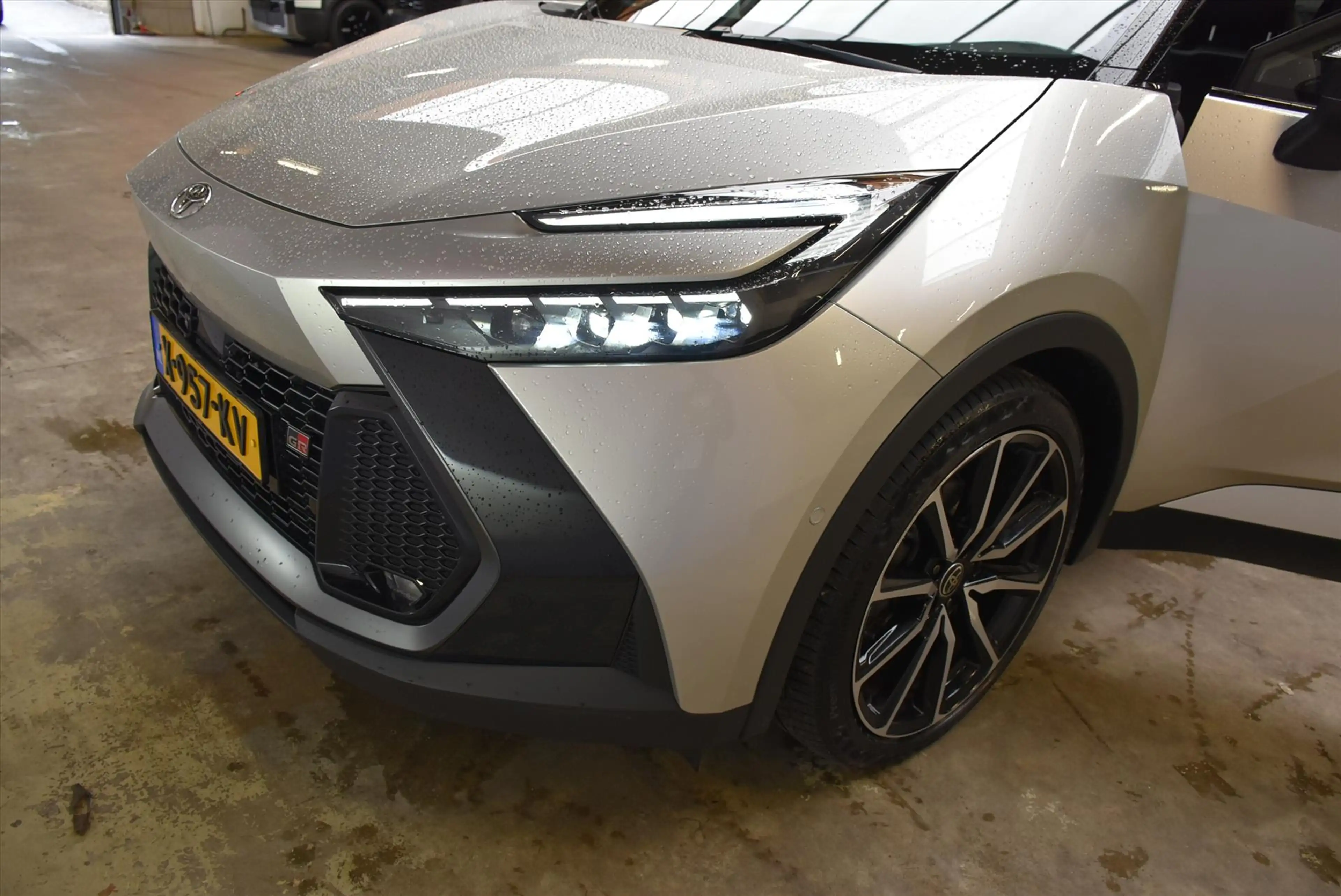 Toyota C-HR 2.0 High Power Hybrid 200 CVT GR Sport Premiére Ed — photo 30