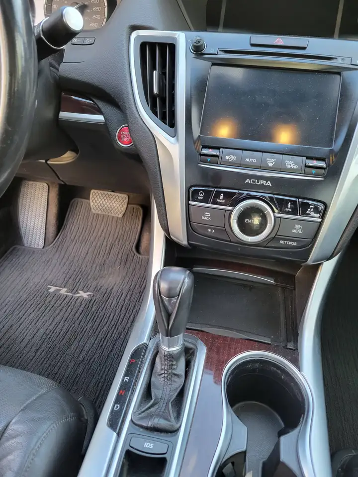 Acura TLX снимка Acura TLX