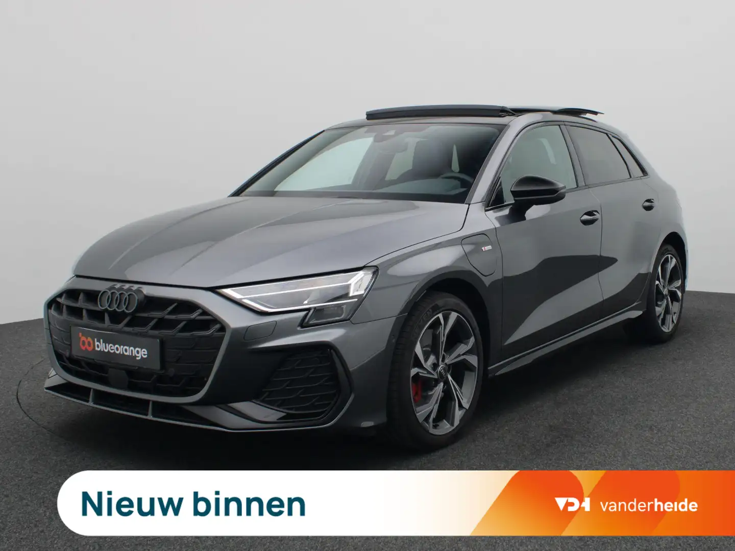 Audi A3 Sportback 45 TFSI e S edition Competition Led matr Grijs - 1