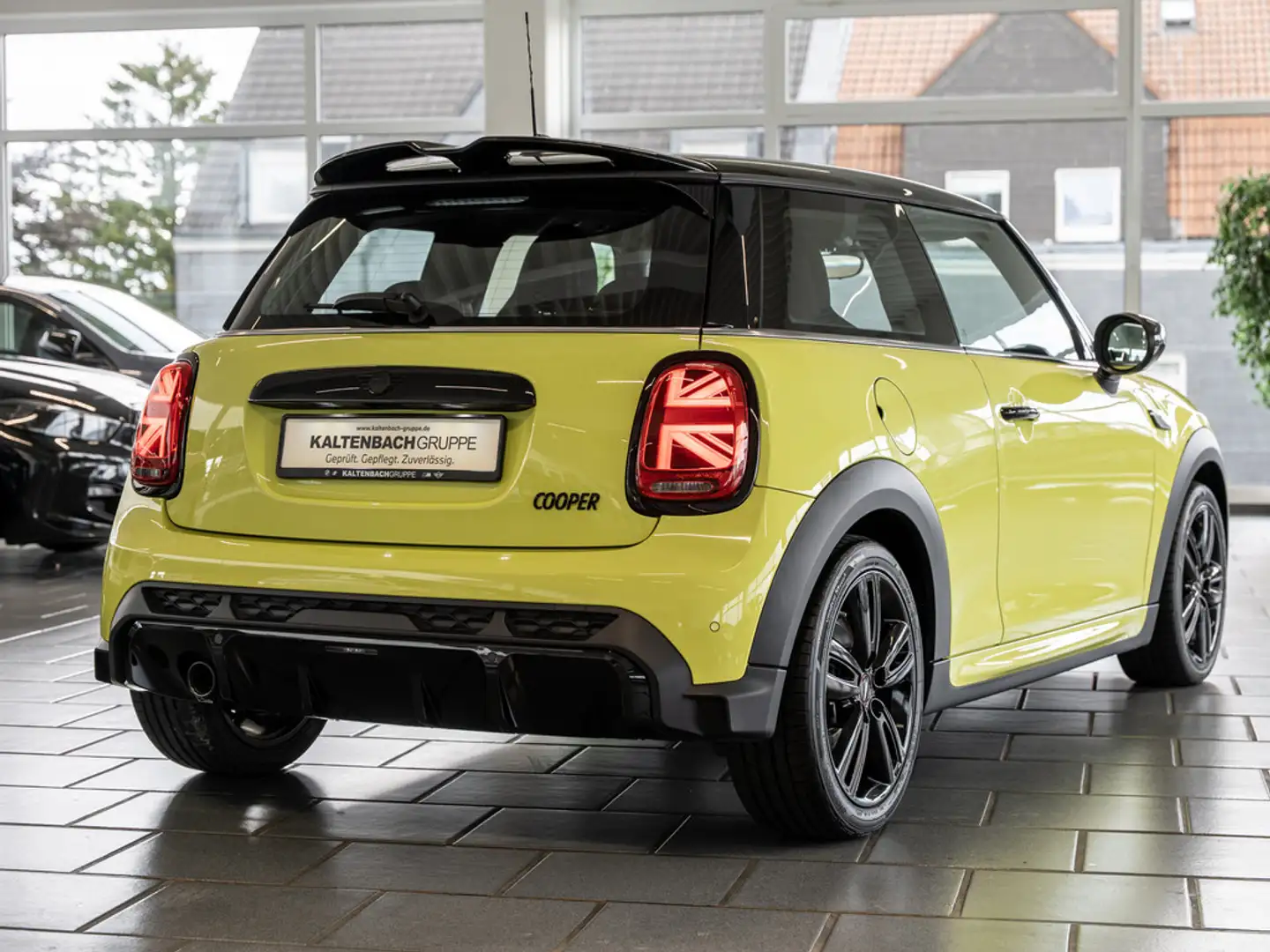 MINI Cooper John Cooper Works Trim FACEL. LED SHZ Amarillo - 2