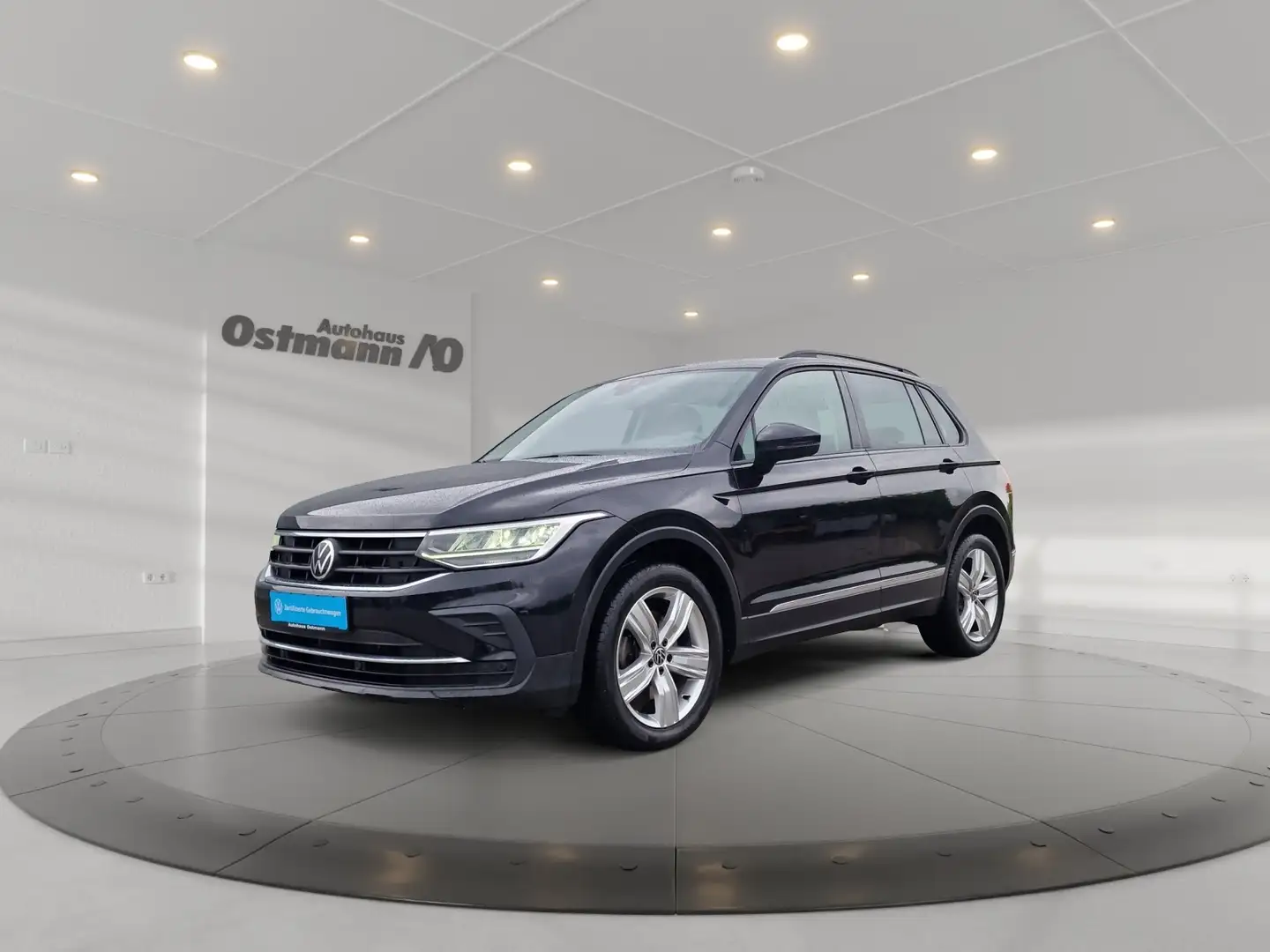 Volkswagen Tiguan 2.0 TDI 4Motion Life AHK PANO STHZG H/K Zwart - 1