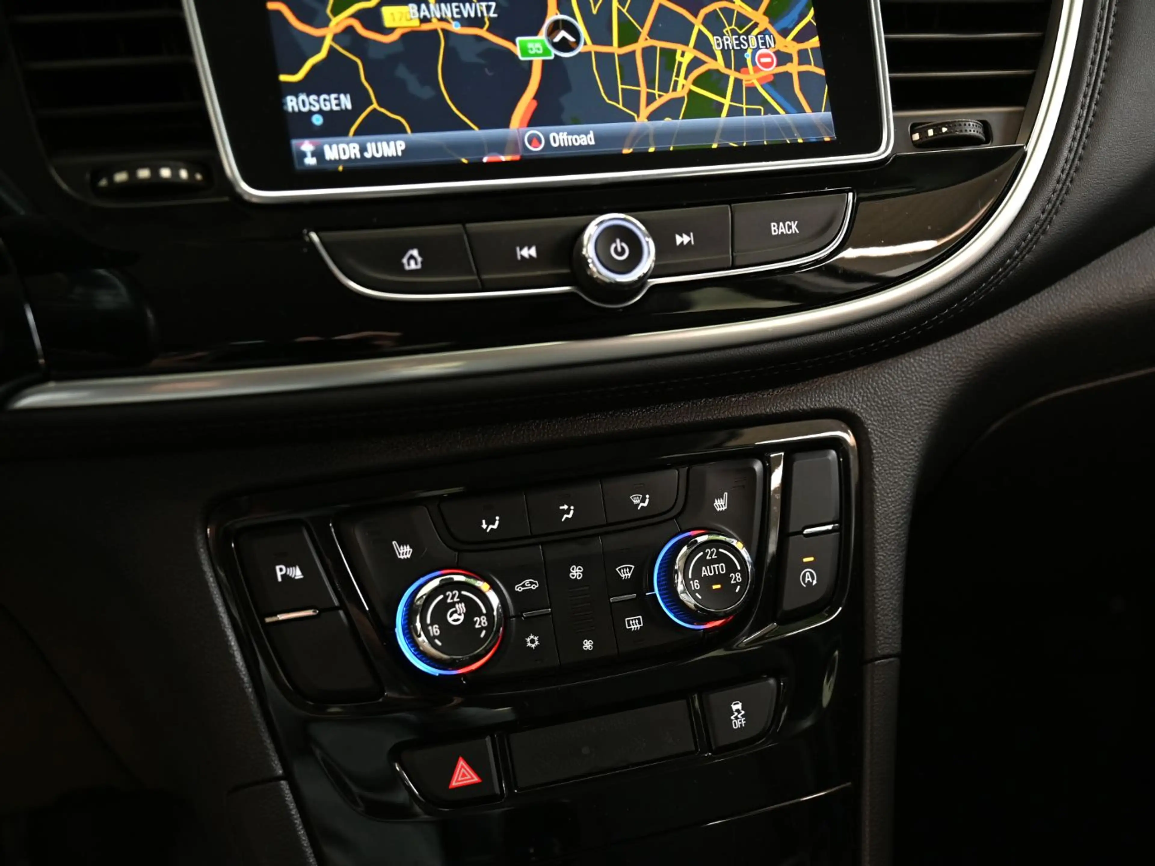 Opel Mokka X 1.4 Turbo Innovation LED+Navi+SHZ+Kam. — photo 17