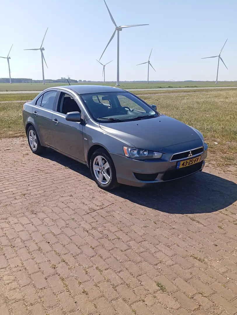 Mitsubishi Lancer 1.8 Invite Gris - 2
