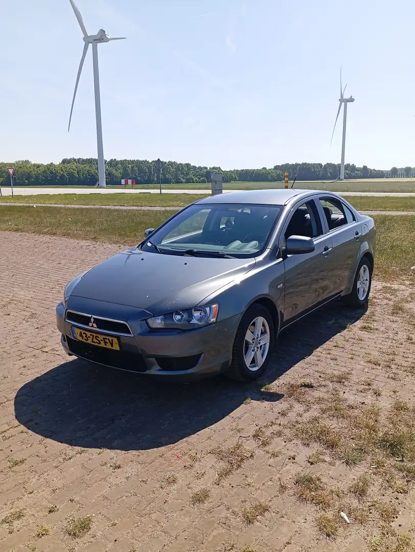 Mitsubishi Lancer 1.8 Invite Gris - 1