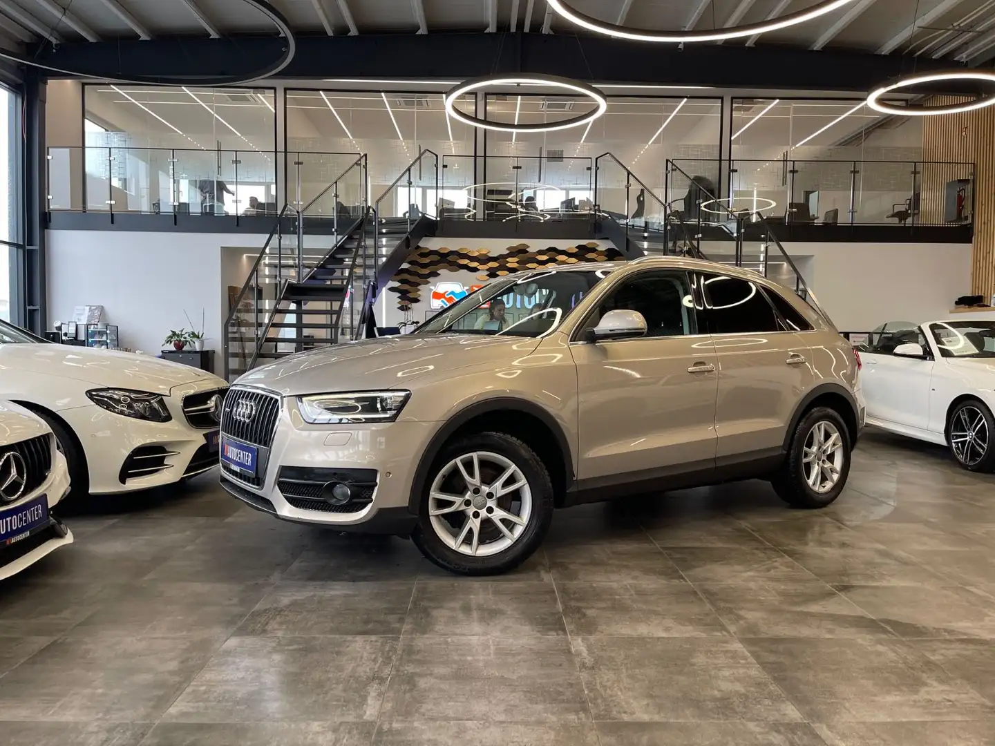 Audi Q3 2.0 TFSI quattro *2. Hand*Navi*Klima* Grau - 1