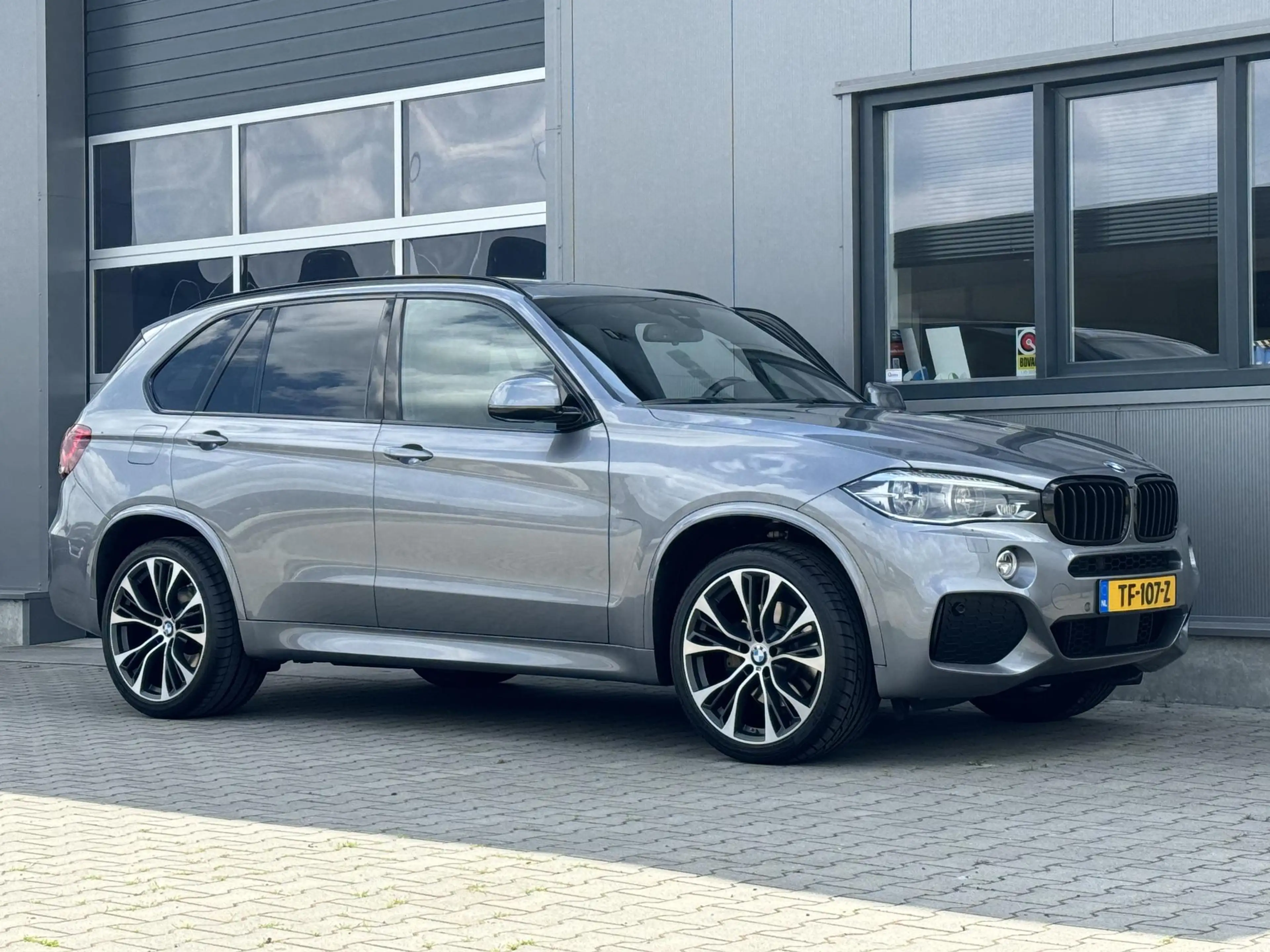 BMW X5 xDrive35i High Executive 306 PK | Individual | M s — photo 17