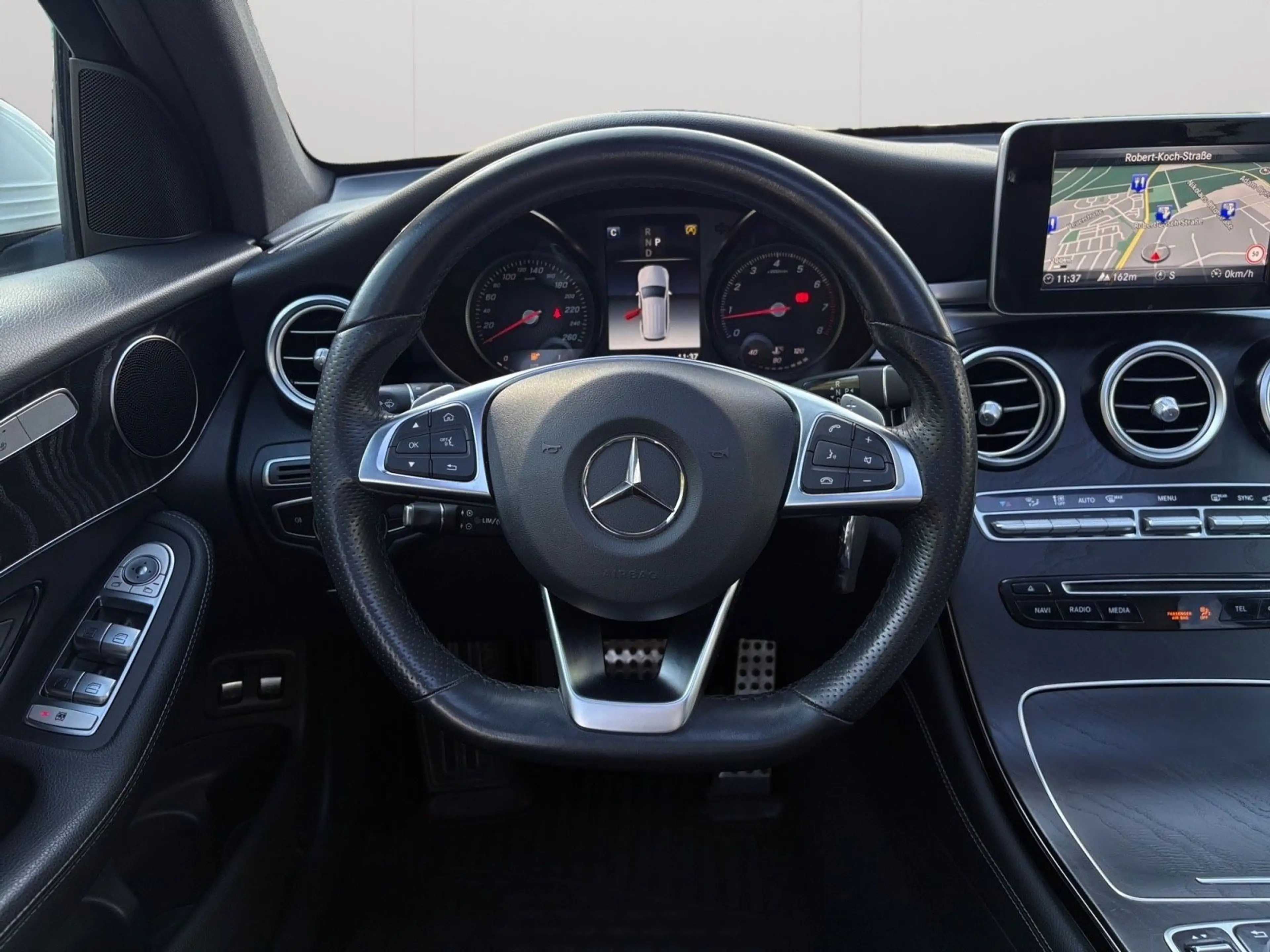 Mercedes-Benz GLC 250 4Matic AMG Line — photo 15