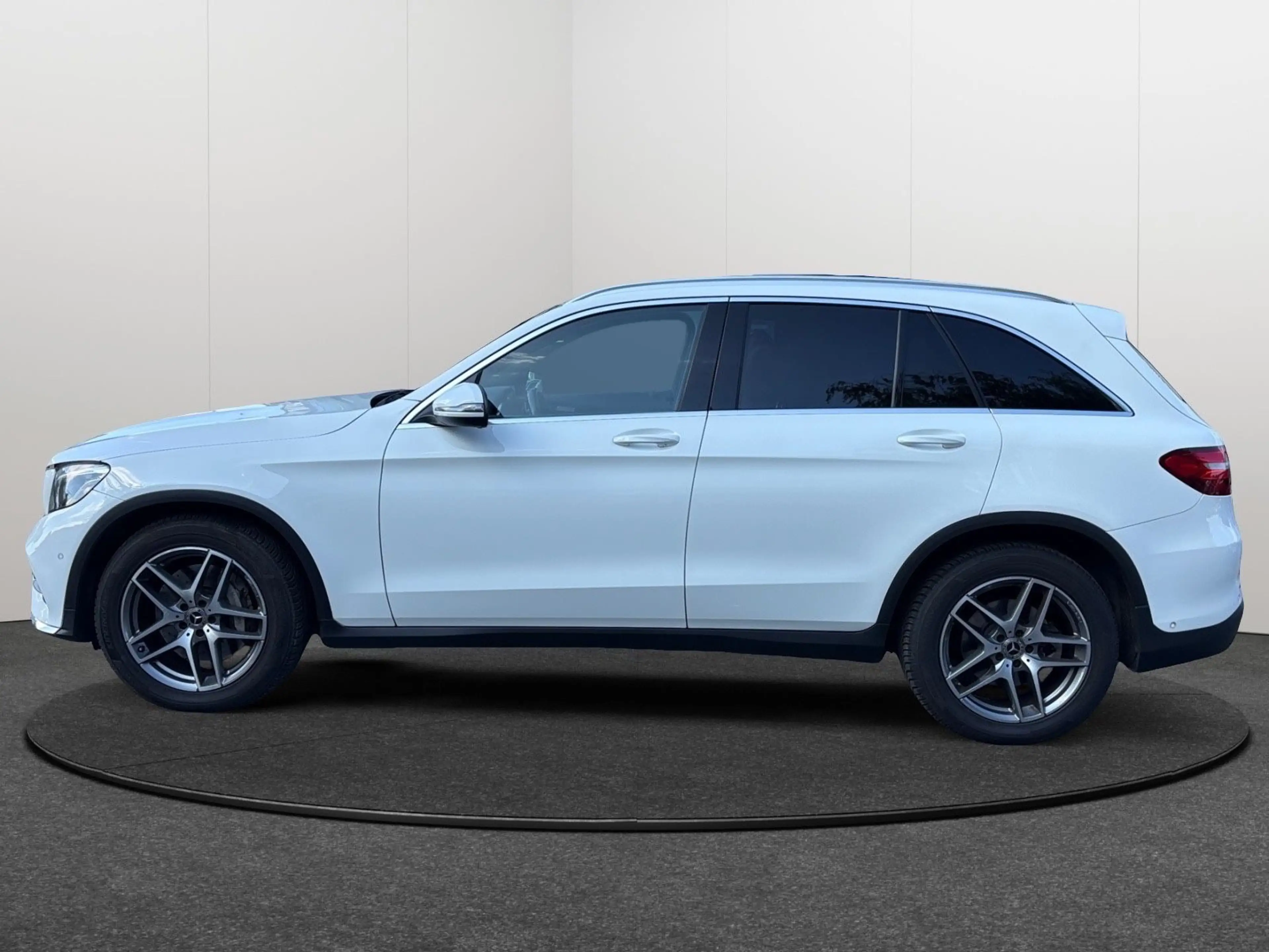 Mercedes-Benz GLC 250 4Matic AMG Line — photo 4