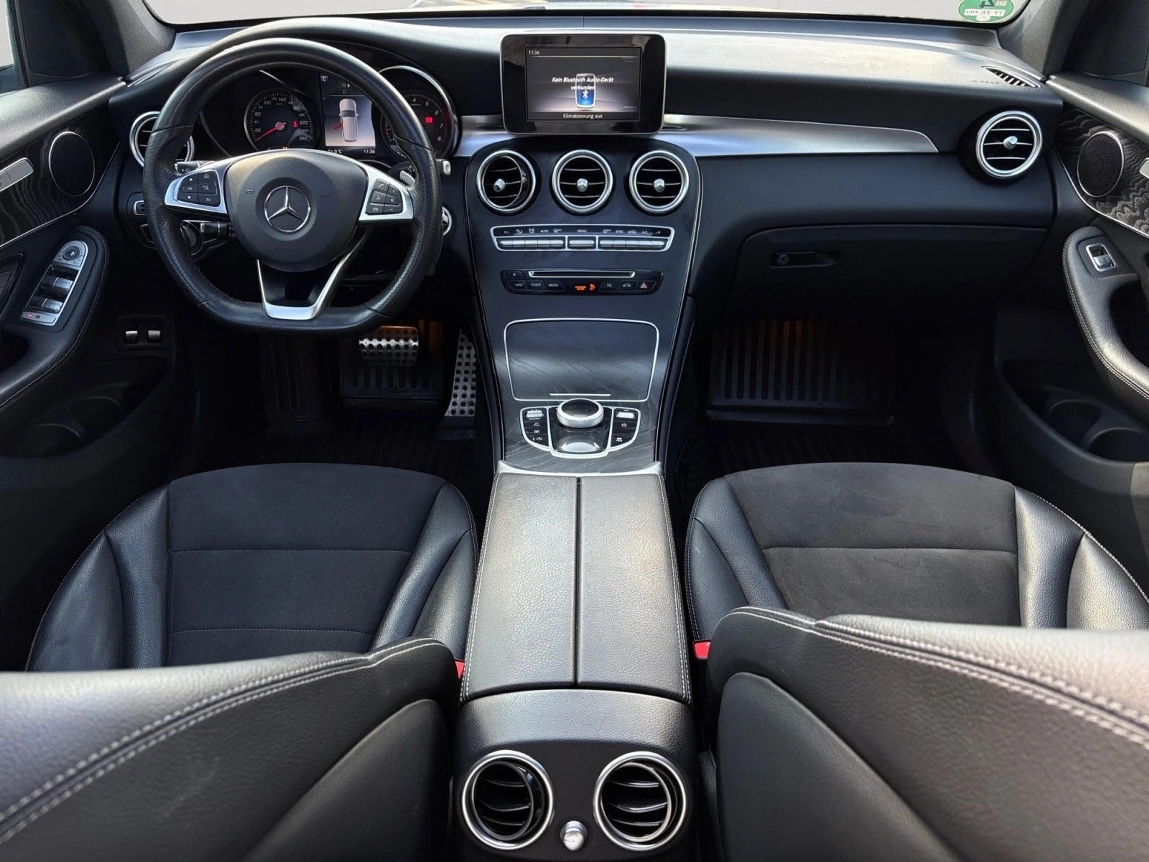 Mercedes-Benz GLC 250 4Matic AMG Line — photo 13
