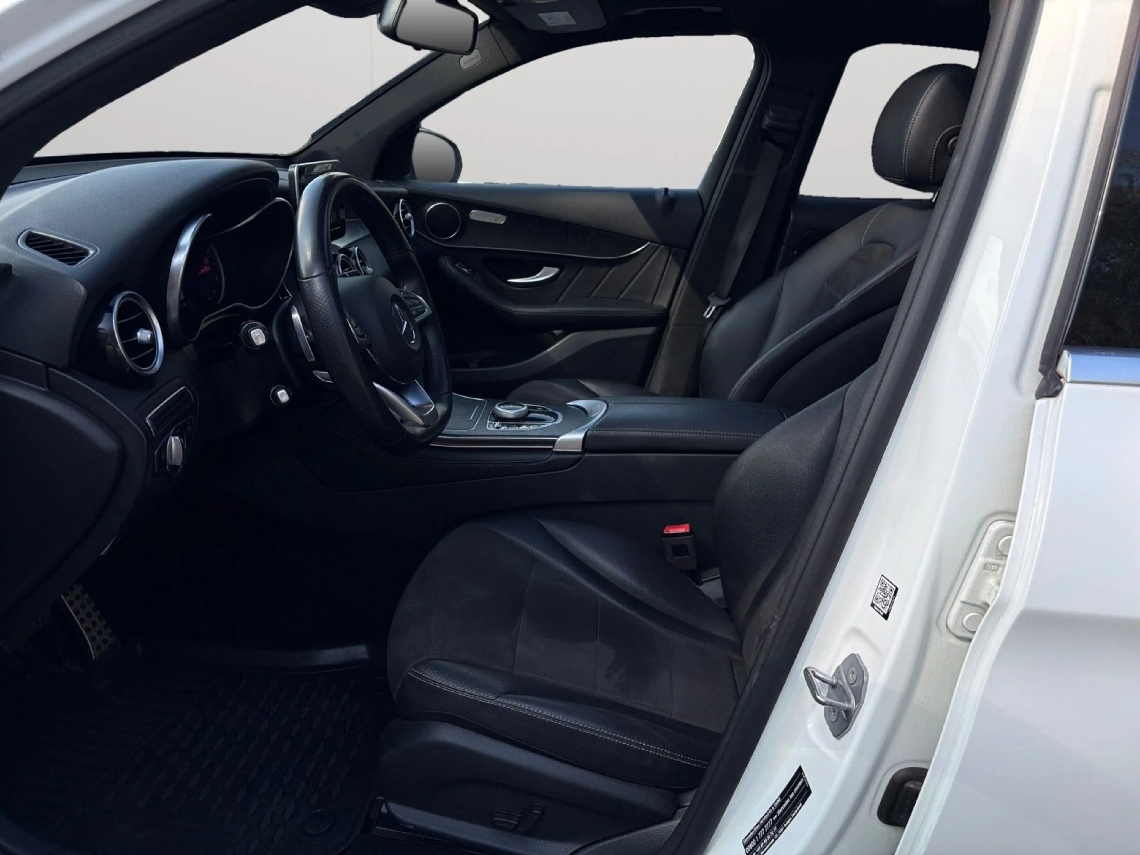 Mercedes-Benz GLC 250 4Matic AMG Line — photo 10