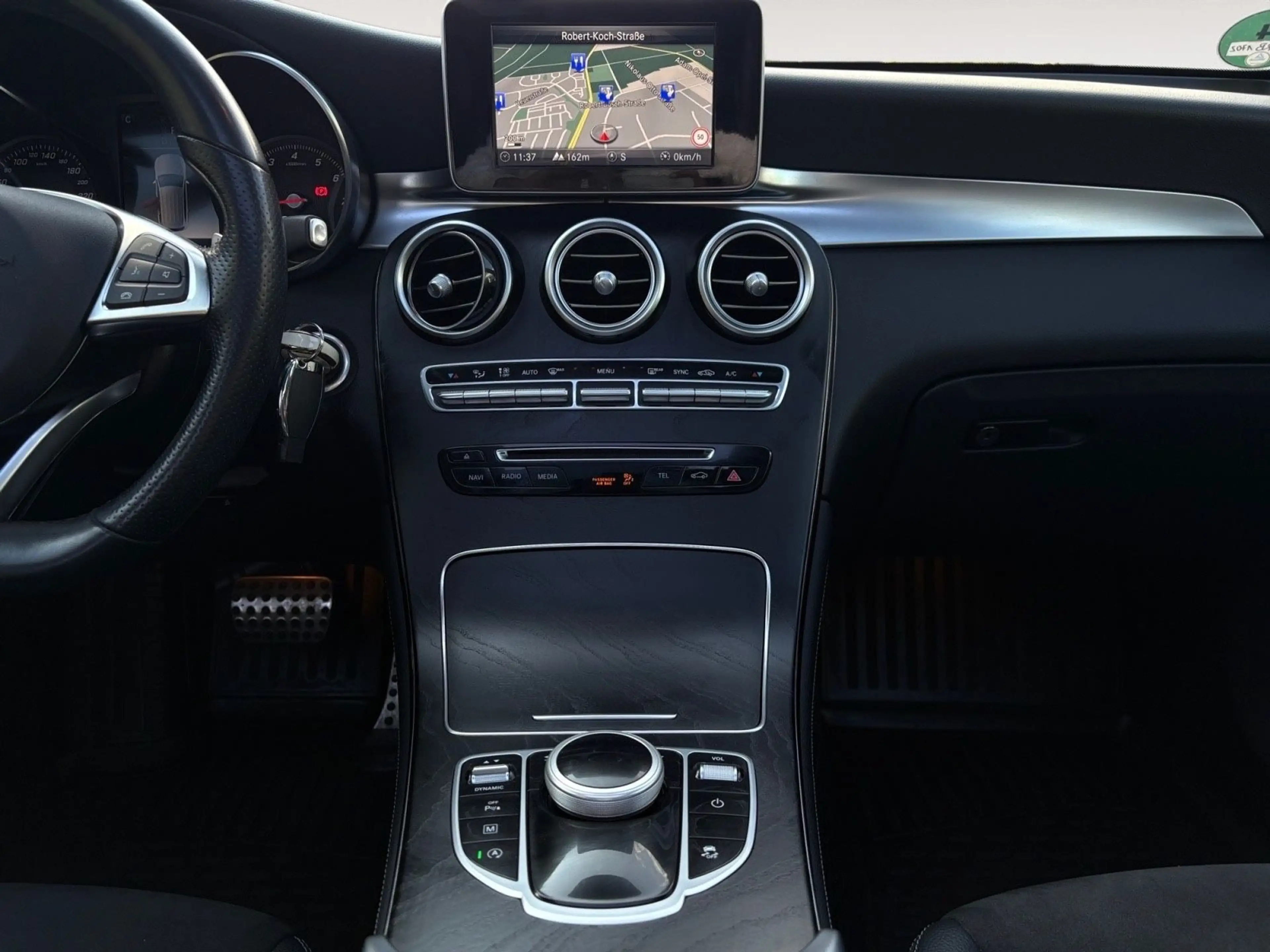 Mercedes-Benz GLC 250 4Matic AMG Line — photo 14
