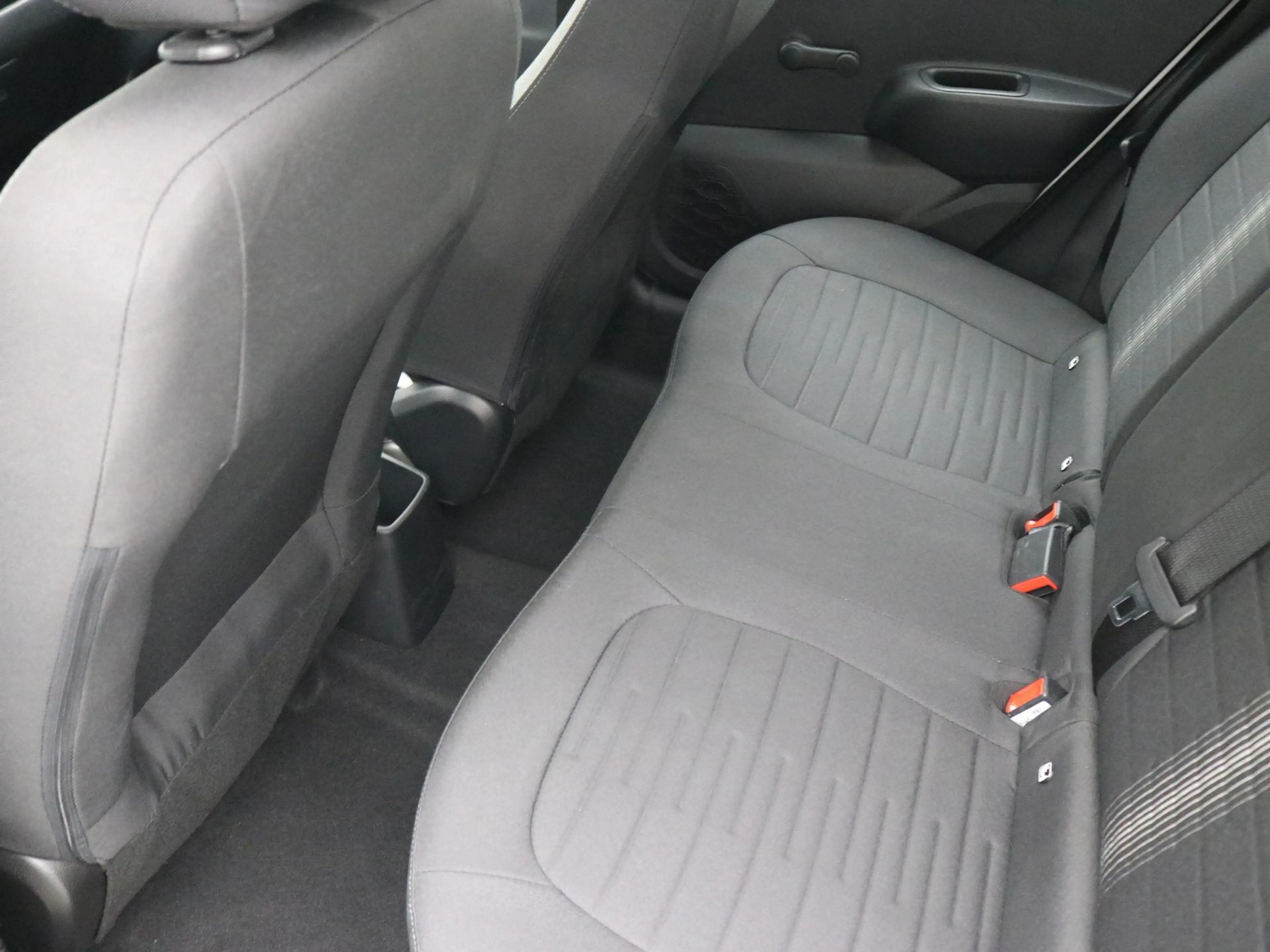 Hyundai i10 1.0 Comfort Smart 5-zits / Navigatie / Cruise Cont — photo 18