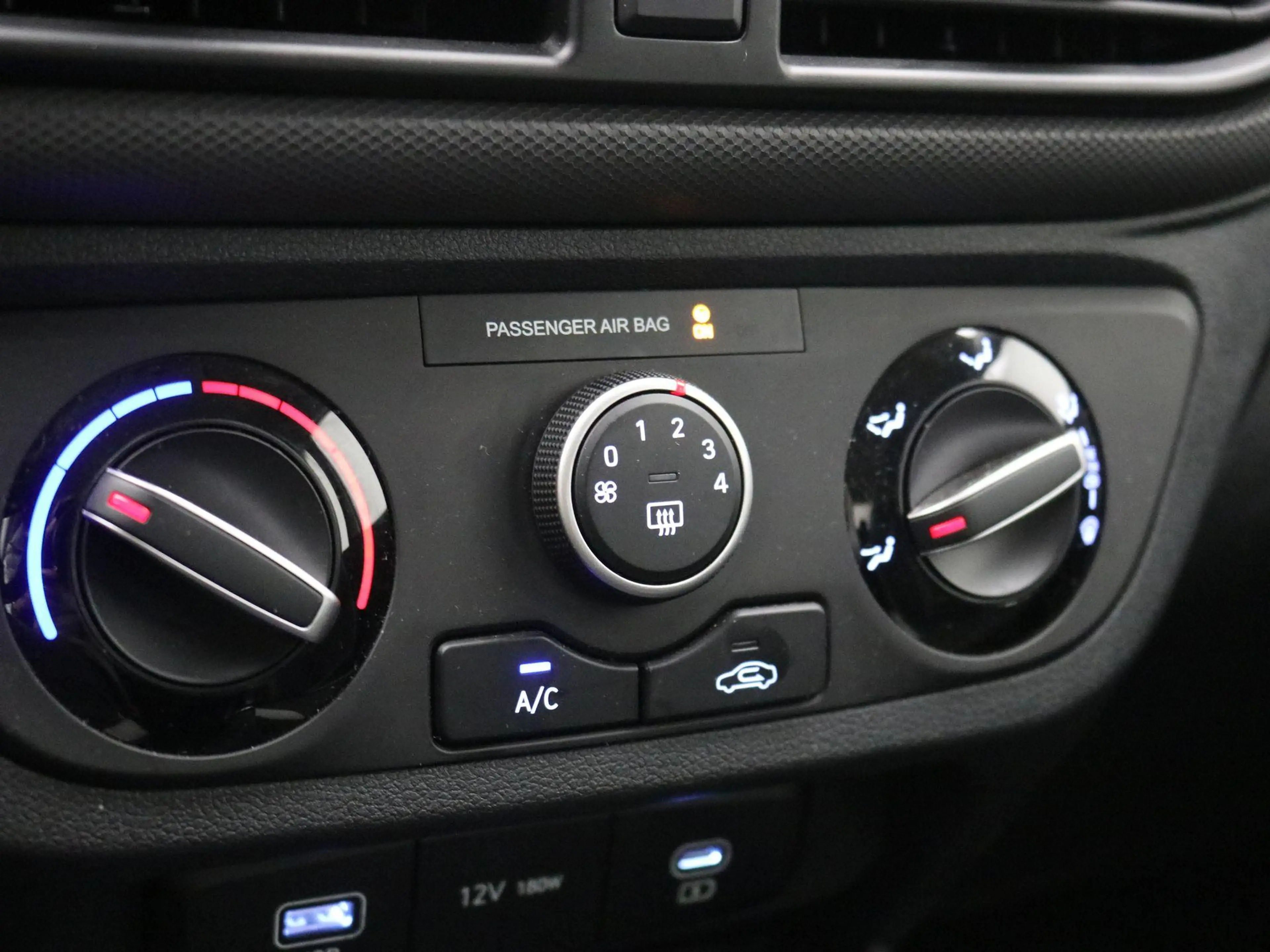 Hyundai i10 1.0 Comfort Smart 5-zits / Navigatie / Cruise Cont — photo 27