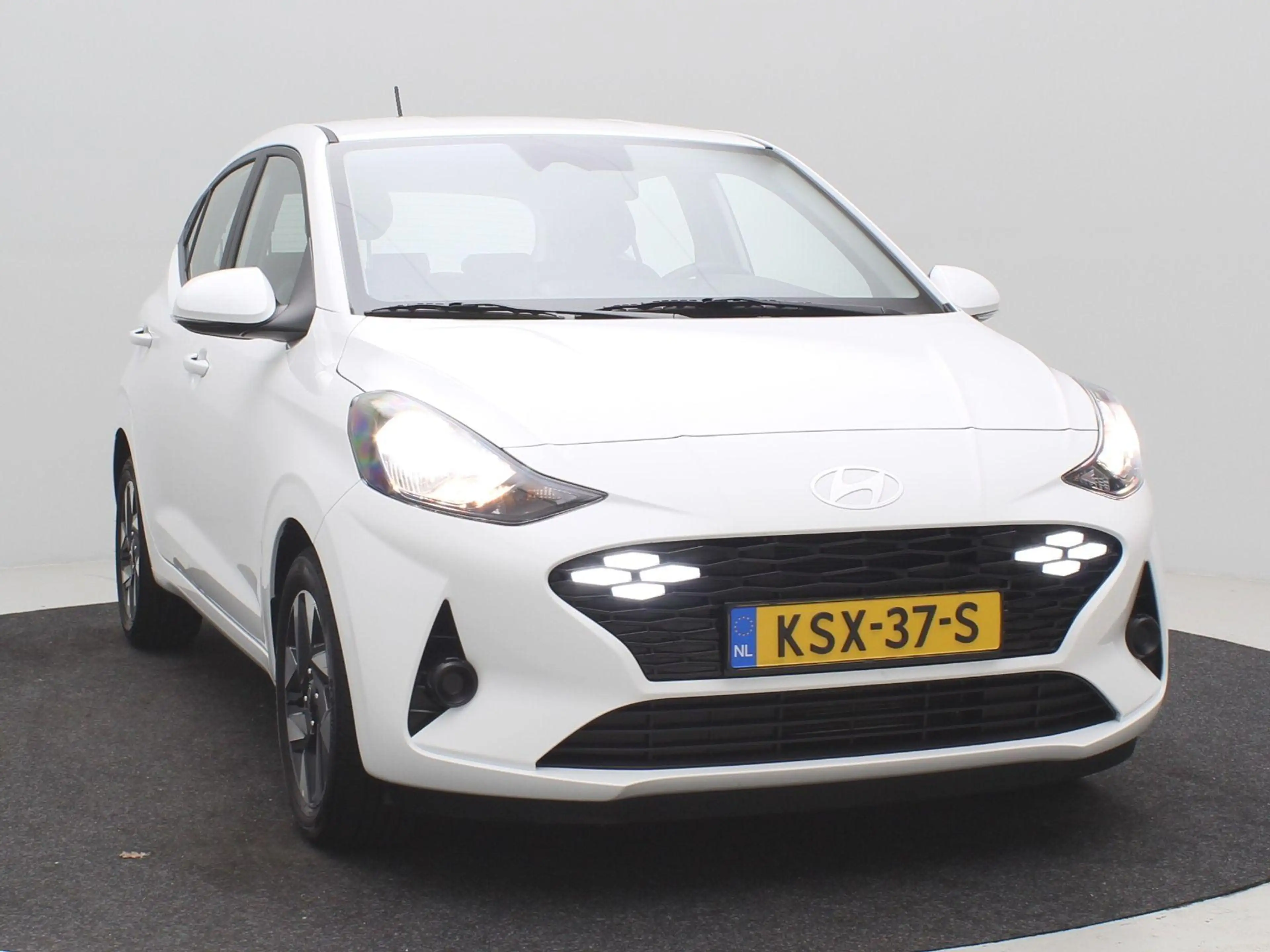 Hyundai i10 1.0 Comfort Smart 5-zits / Navigatie / Cruise Cont — photo 19
