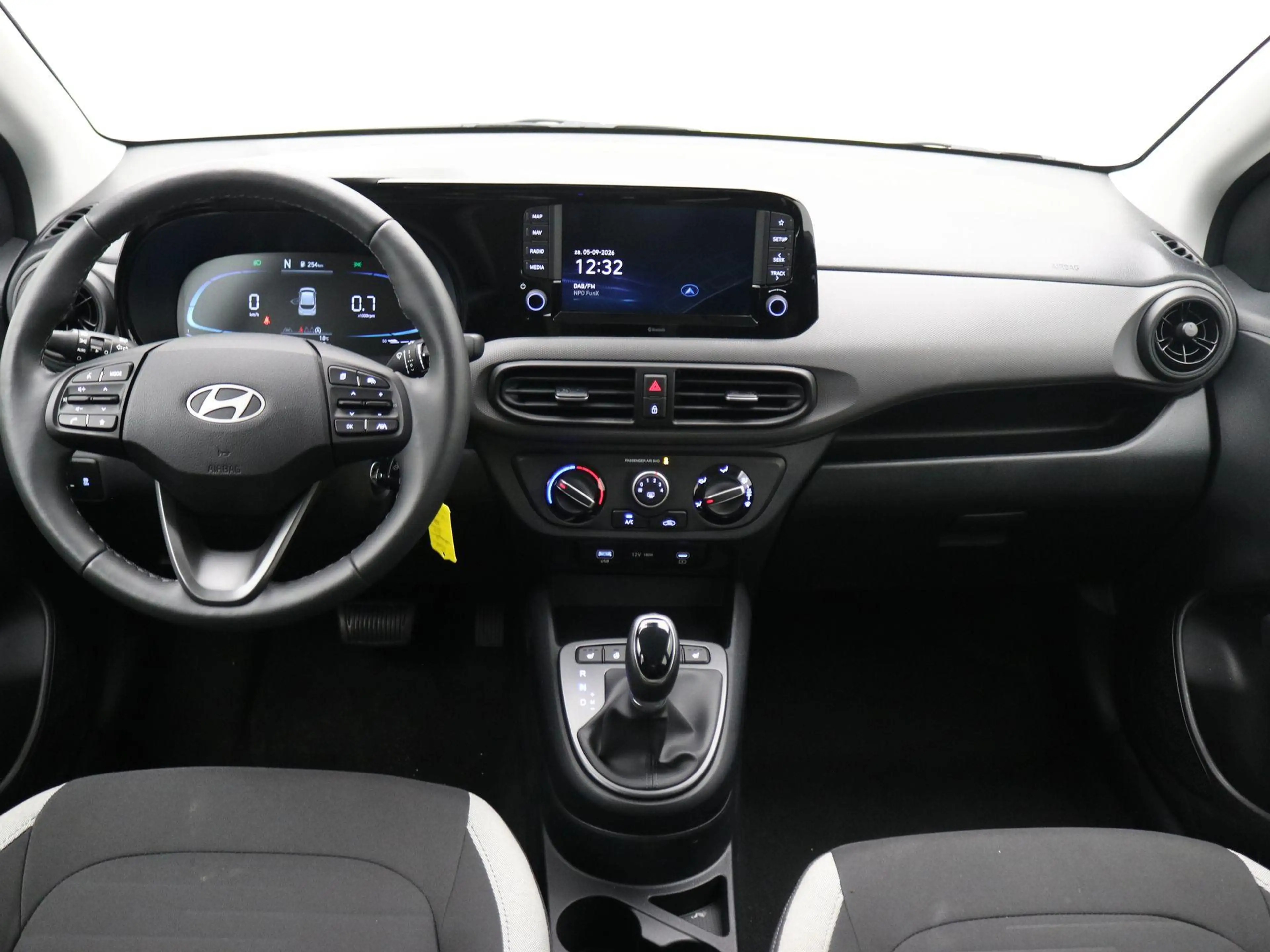Hyundai i10 1.0 Comfort Smart 5-zits / Navigatie / Cruise Cont — photo 2
