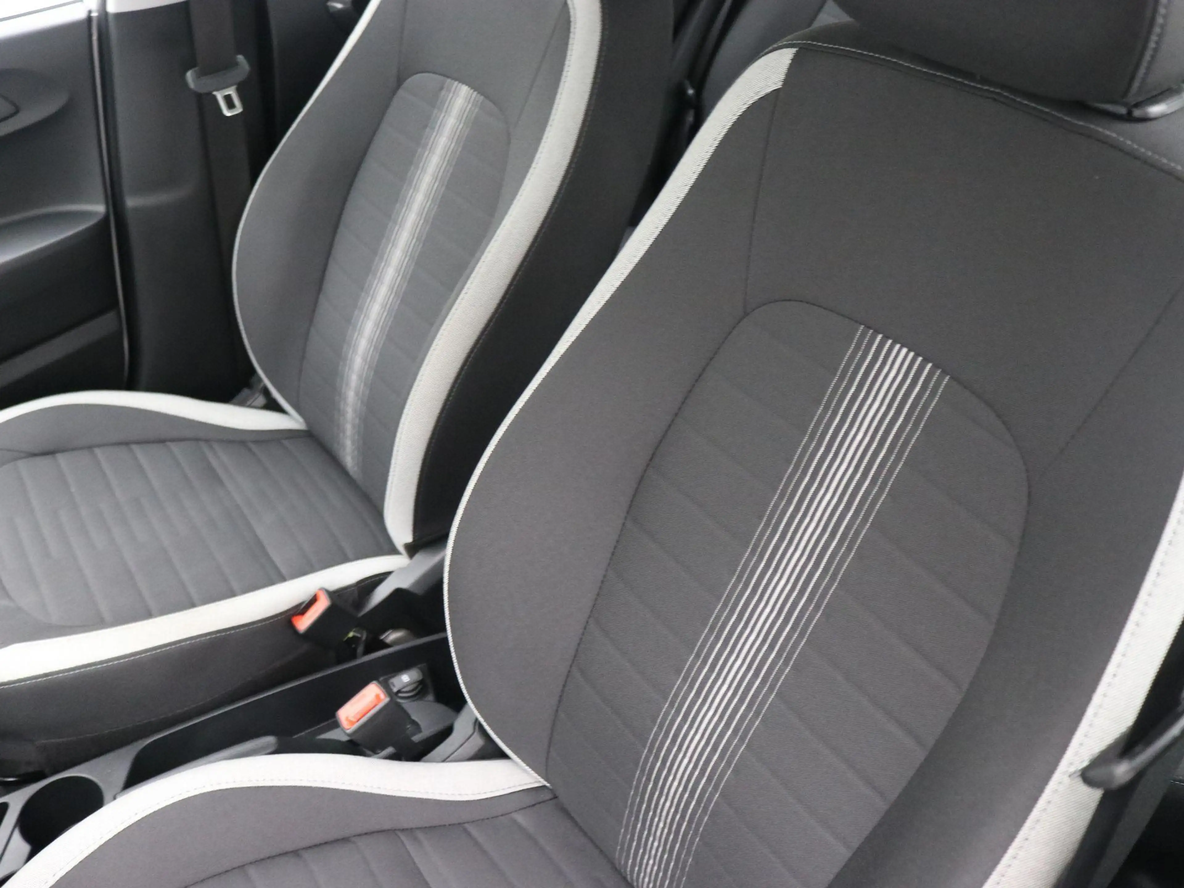 Hyundai i10 1.0 Comfort Smart 5-zits / Navigatie / Cruise Cont — photo 14