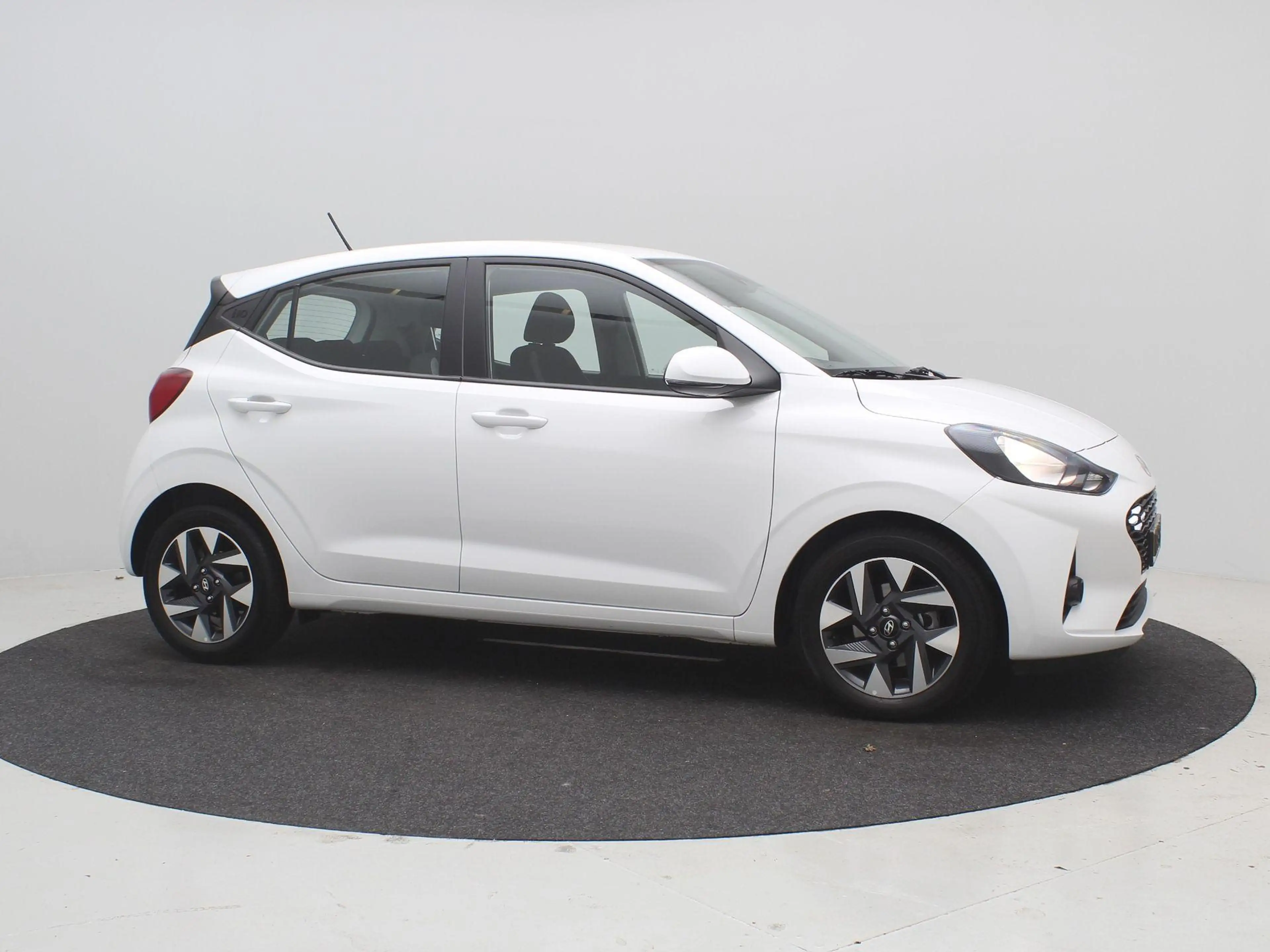 Hyundai i10 1.0 Comfort Smart 5-zits / Navigatie / Cruise Cont — photo 12