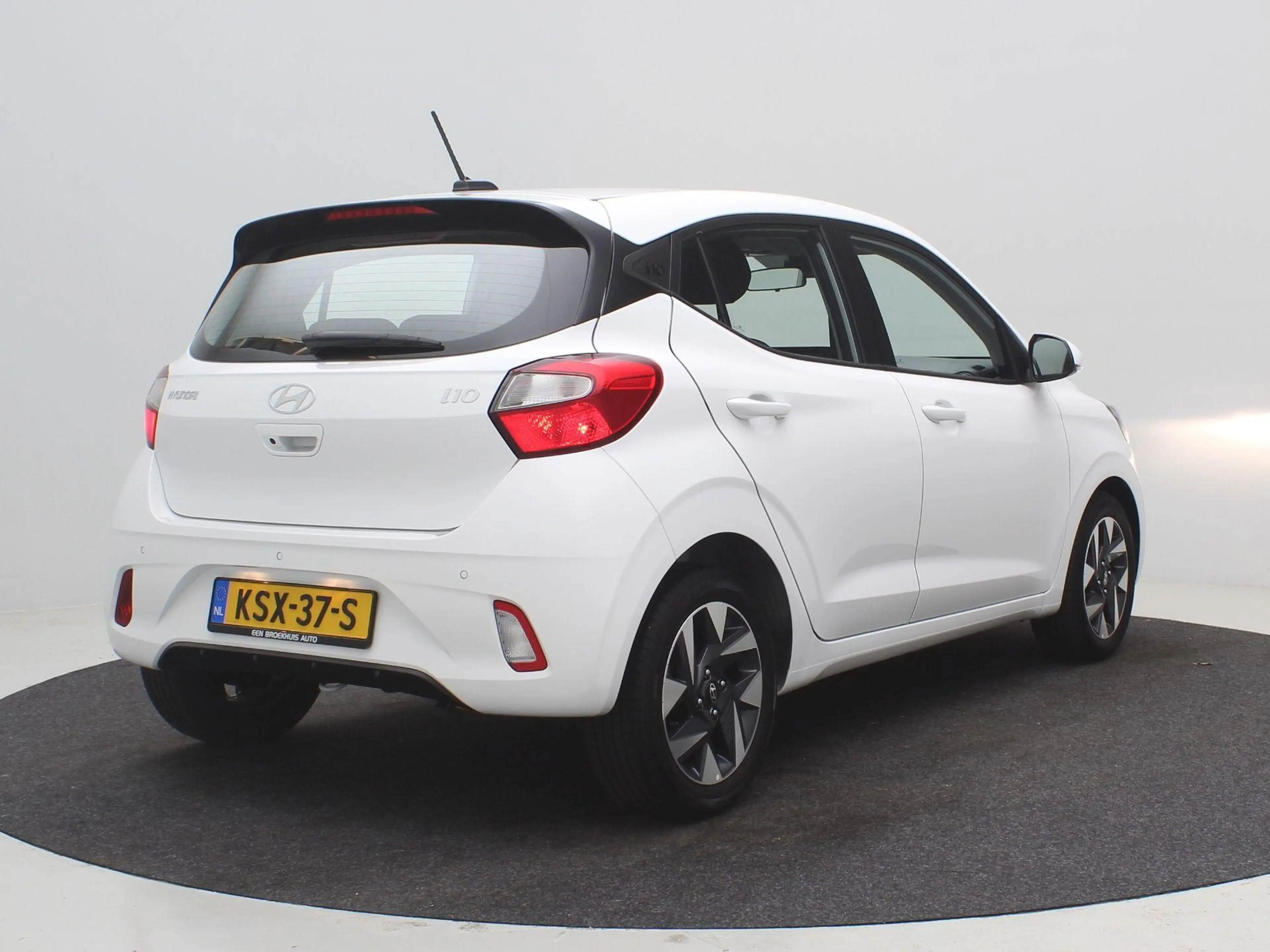 Hyundai i10 1.0 Comfort Smart 5-zits / Navigatie / Cruise Cont — photo 3