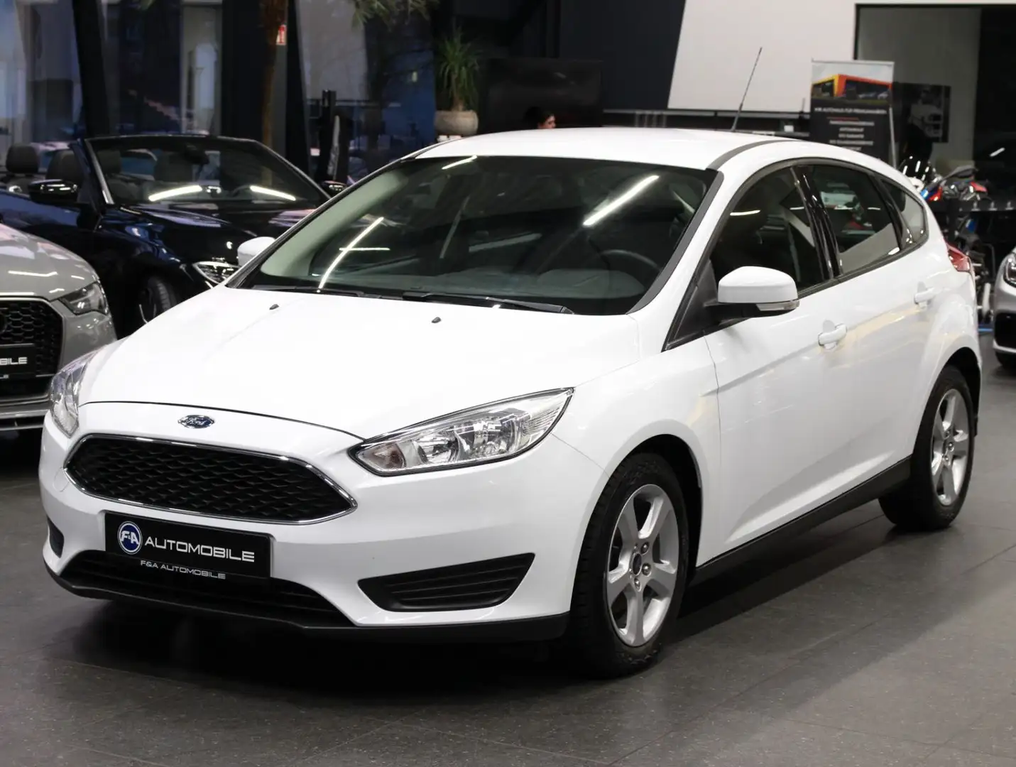 Ford Focus 1,0 EcoBoost Trend Weiß - 1