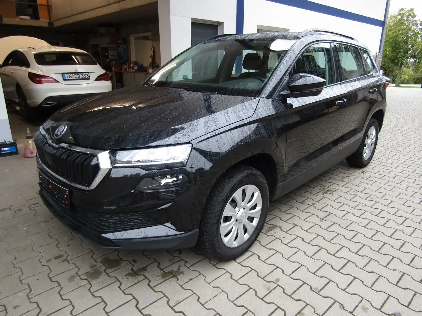 Skoda Karoq Active   virt. Cock   LED   DAB   Tempo Schwarz - 1