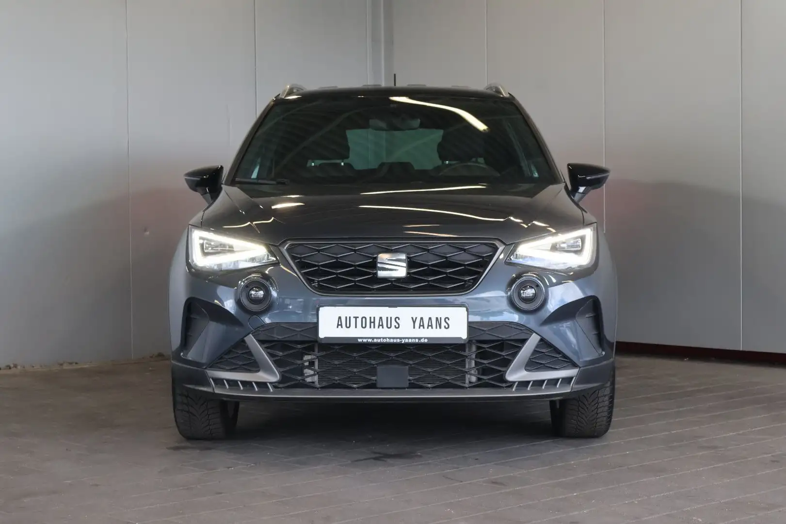 SEAT Arona FR 1.0 TSI AID+CARPLAY+LANE+LED+17" Grau - 2