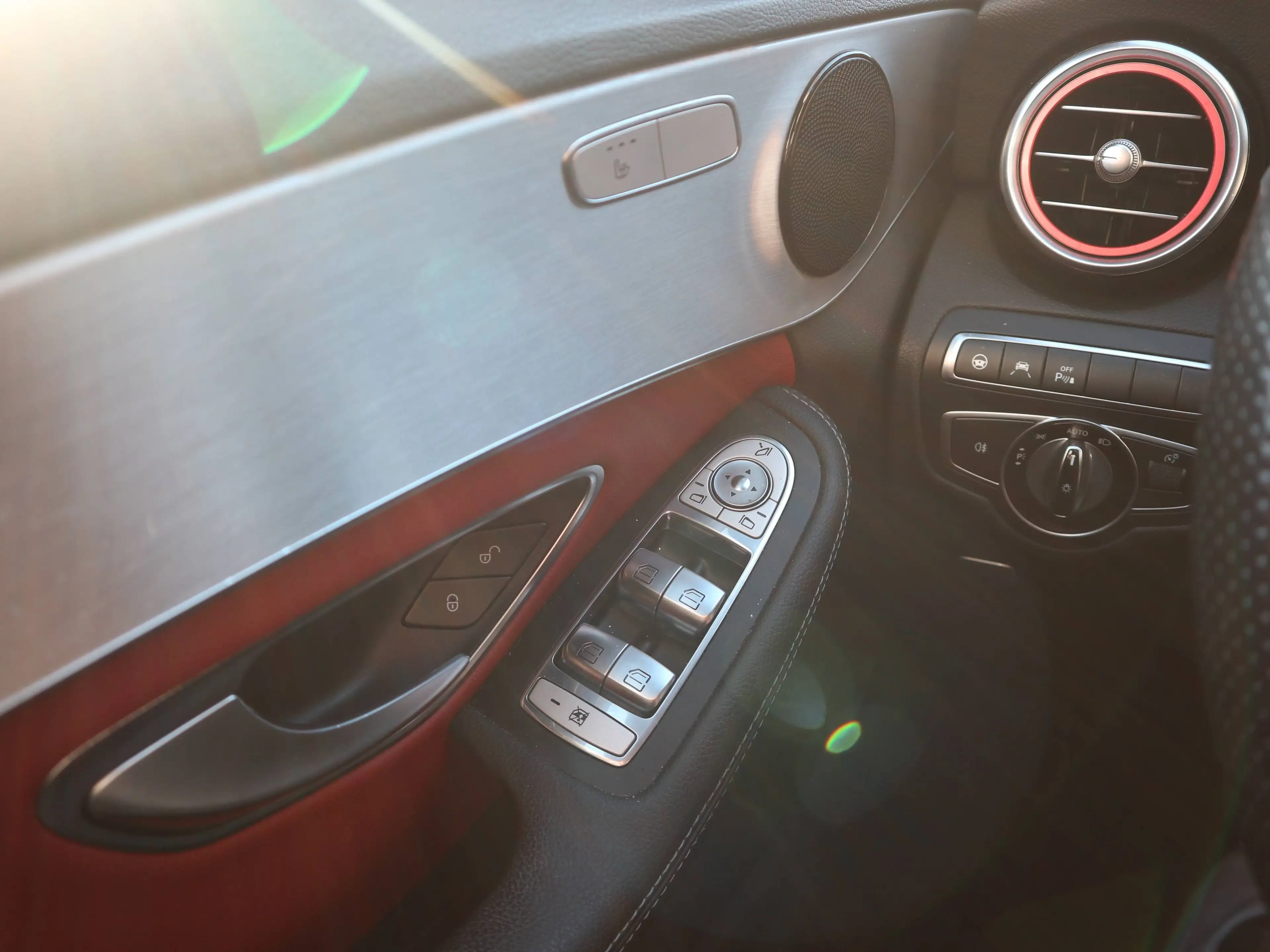 Mercedes-Benz C 200 d G-Tronic Plus T LED Navi Pano Kamera Distronic — photo 11