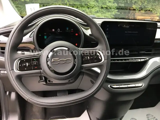 Fiat 500e view 13