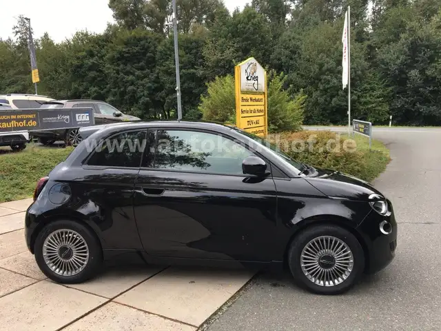 Fiat 500e view 2