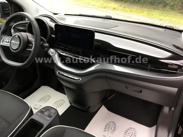 Fiat 500e view 14