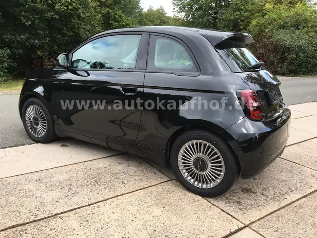 Fiat 500e view 5