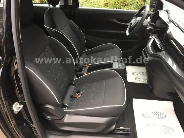 Fiat 500e view 12
