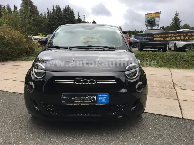 Fiat 500e view 8