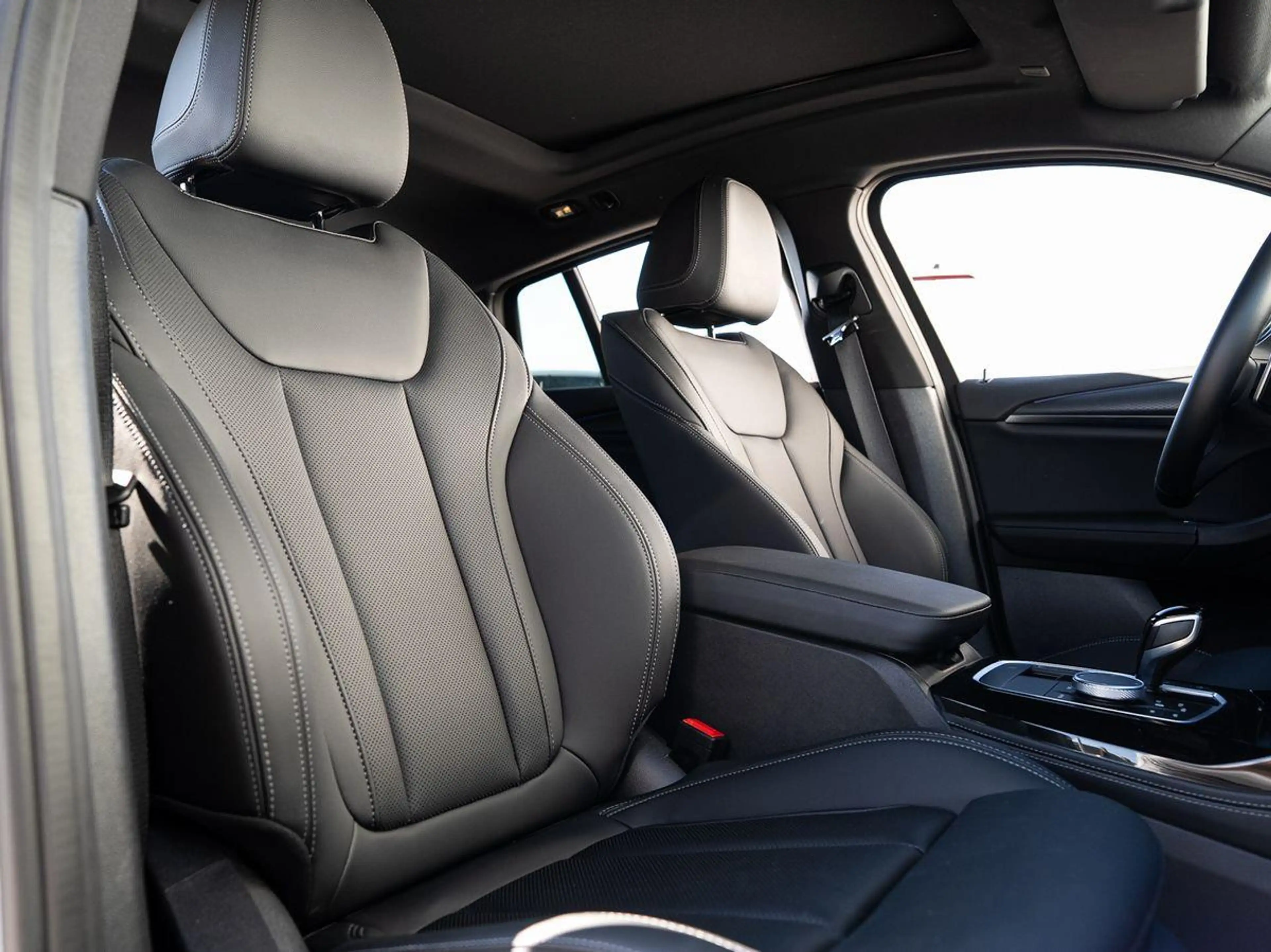 BMW X4 xDrive20d M-Sport AHK PANO ACC Laser HuD KoZg — photo 12