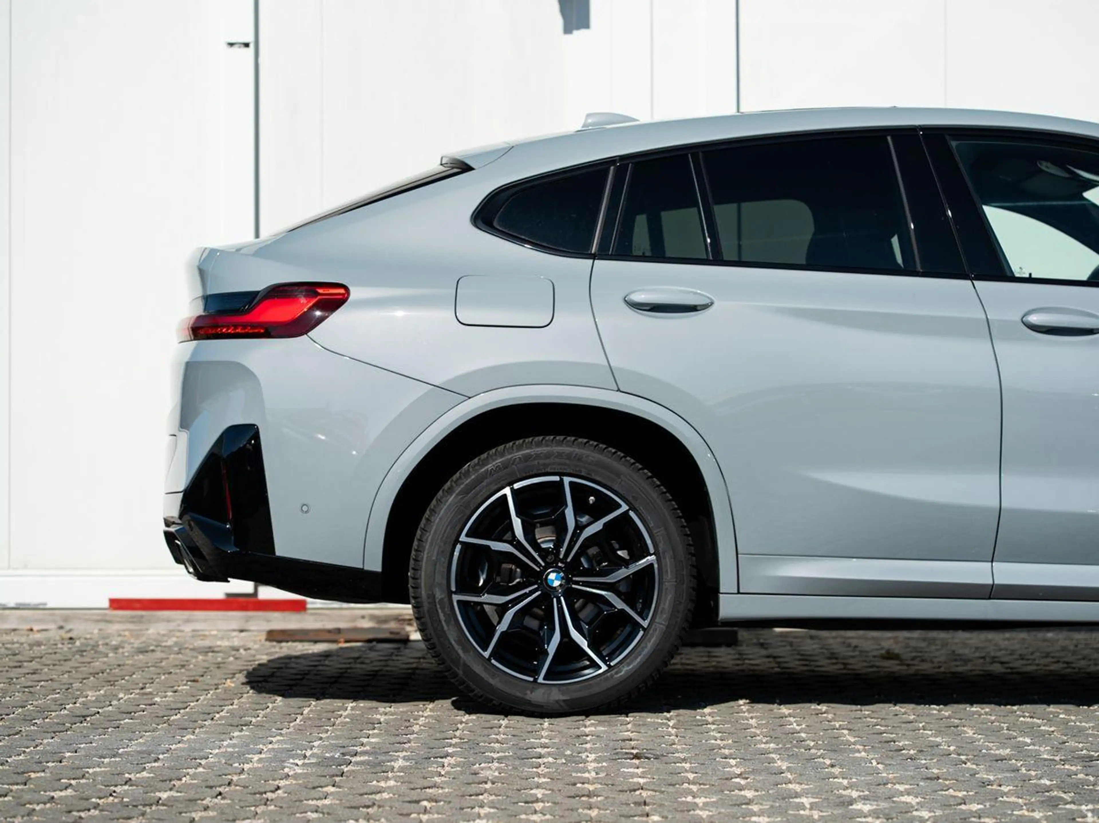 BMW X4 xDrive20d M-Sport AHK PANO ACC Laser HuD KoZg — photo 5