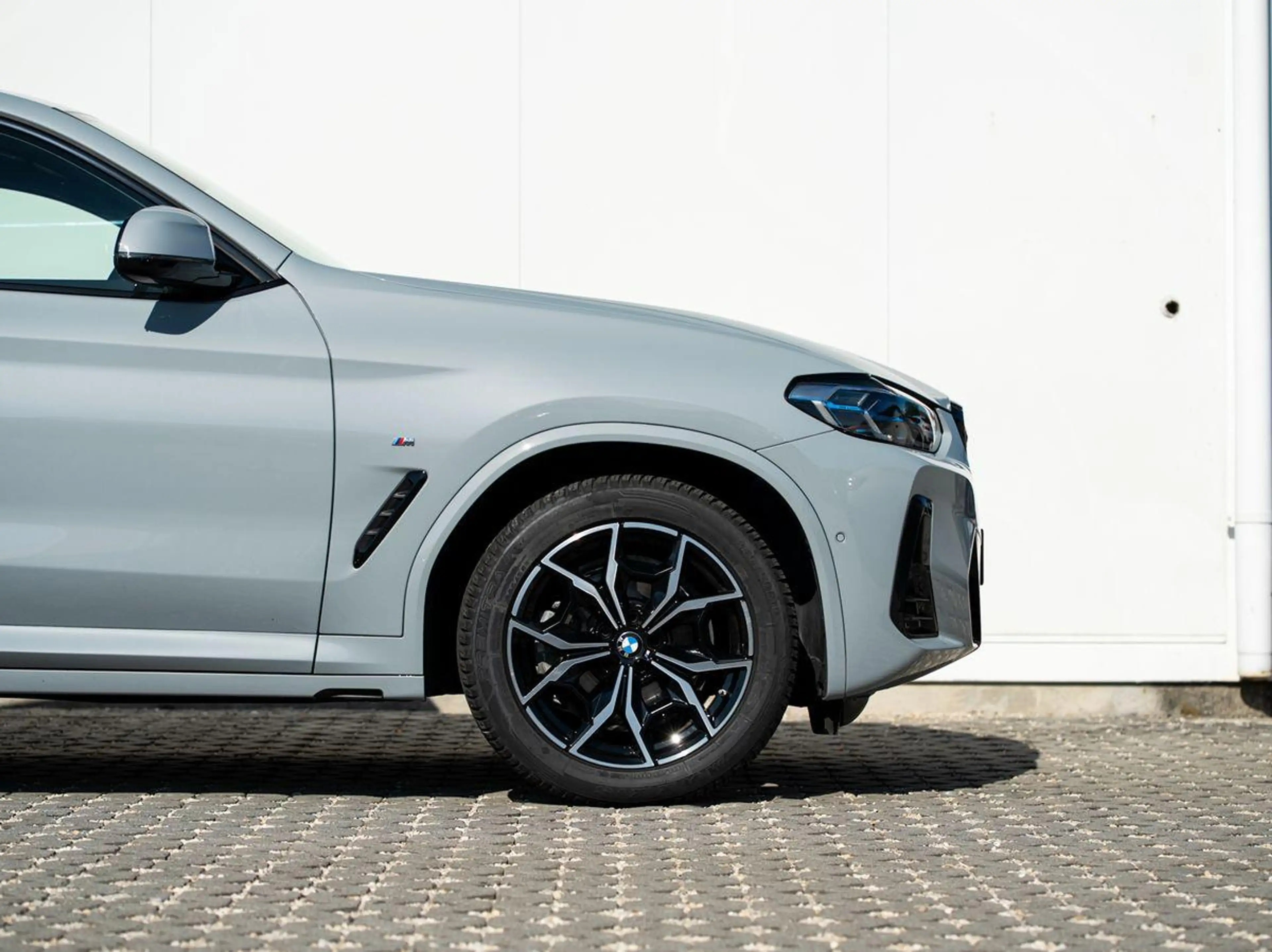 BMW X4 xDrive20d M-Sport AHK PANO ACC Laser HuD KoZg — photo 6