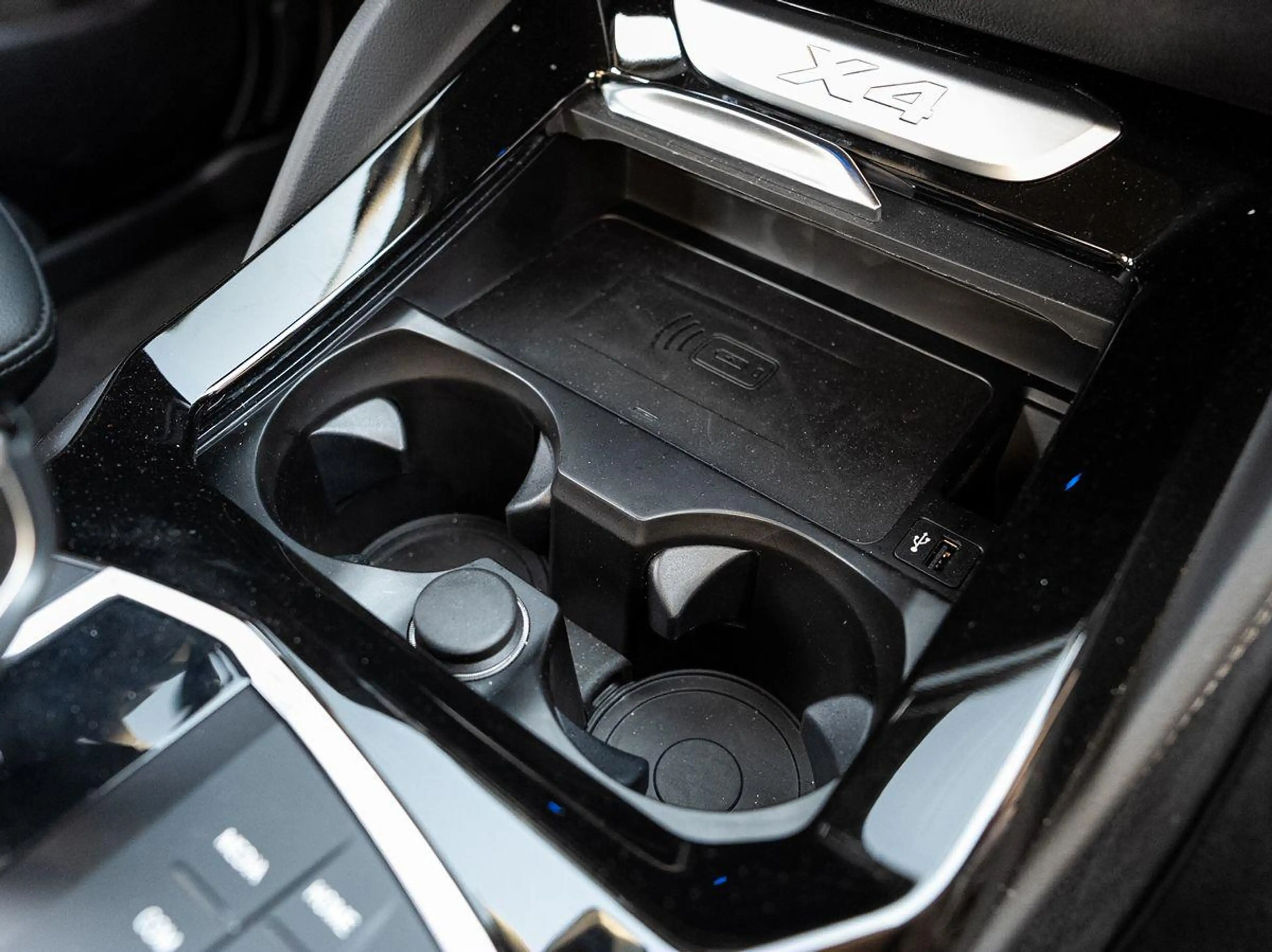 BMW X4 xDrive20d M-Sport AHK PANO ACC Laser HuD KoZg — photo 14