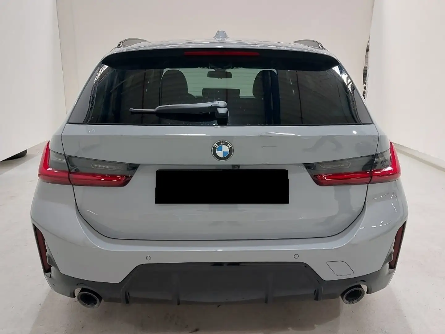 BMW 320 320d Touring mhev 48V xdrive Msport auto Grijs - 2