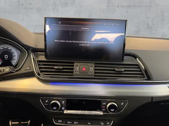 Audi Q5 view 11