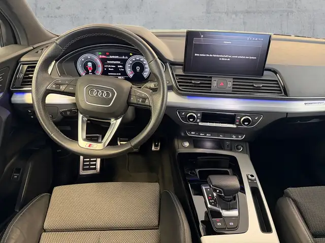 Audi Q5 view 9